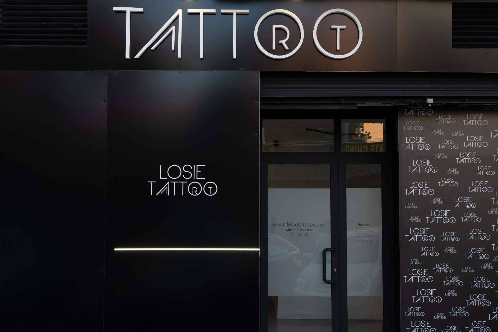 El estudio de tatuajes Losie Tatto Art, en Murcia, está especializado en realismo, microrrealismo y trazo fino