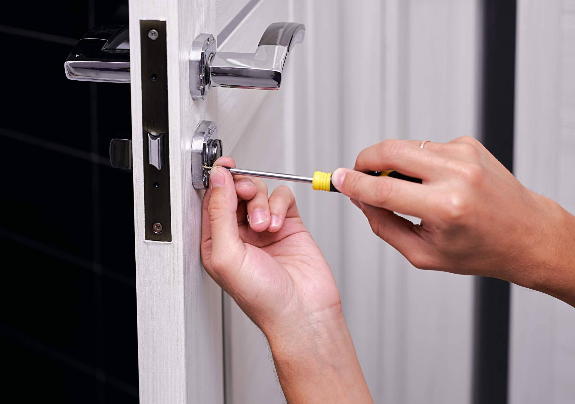 Mejorar la seguridad de la puerta del hogar o el negocio de la mano de Madrid Cerrajería