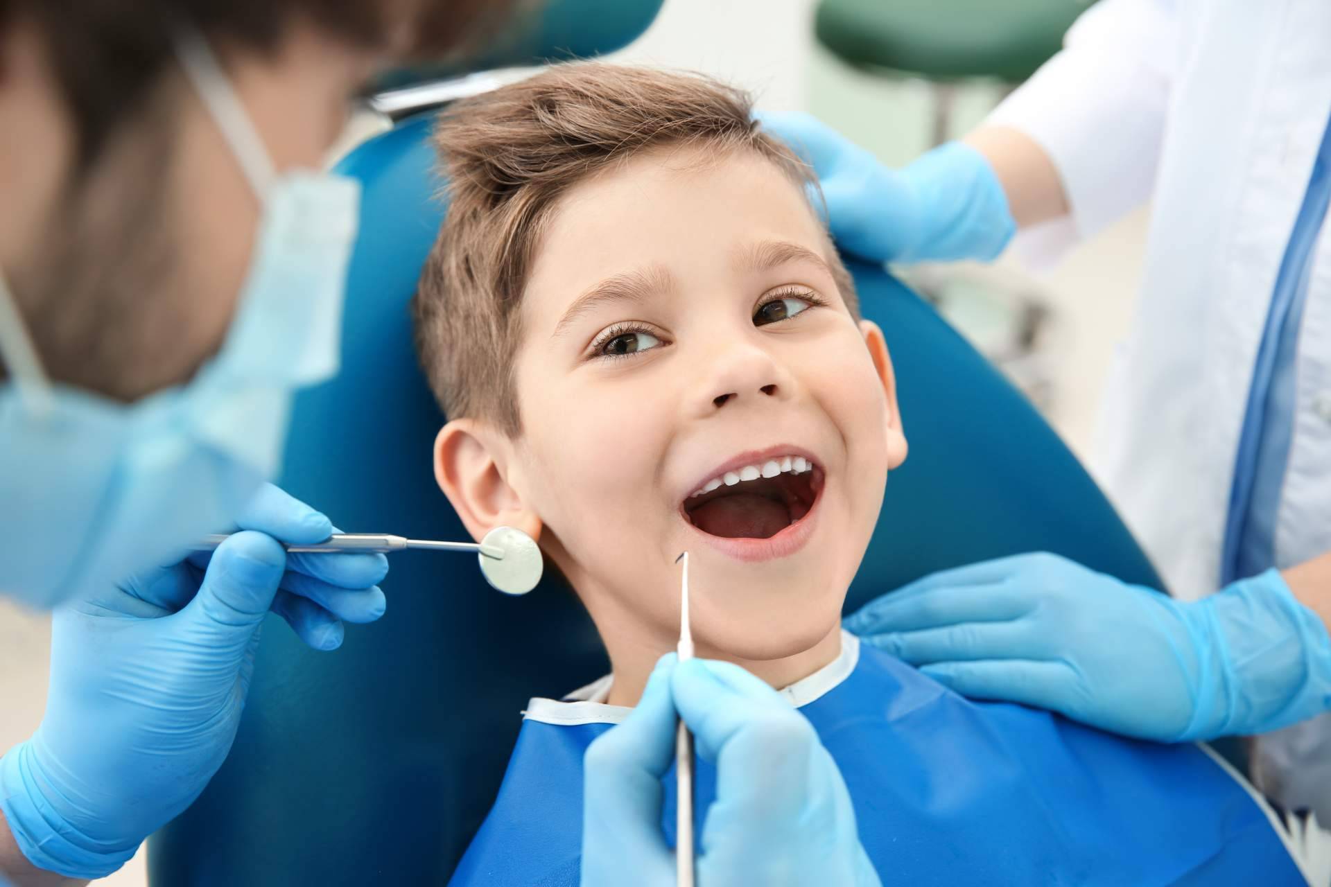 Tratar las distintas enfermedades bucodentales desde la infancia para evitar problemas graves en un futuro, la recomendación de expertos como los de Artydents