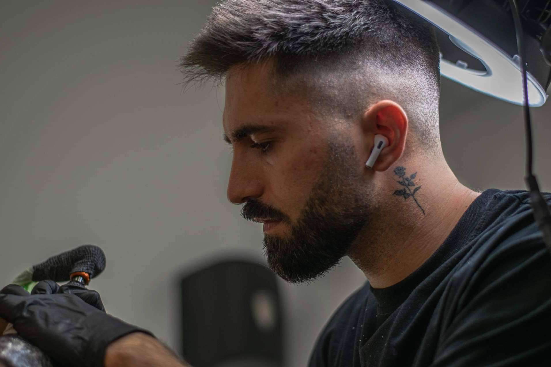 Carlos Losie, tatuador y propietario de Losie Tattoo Art