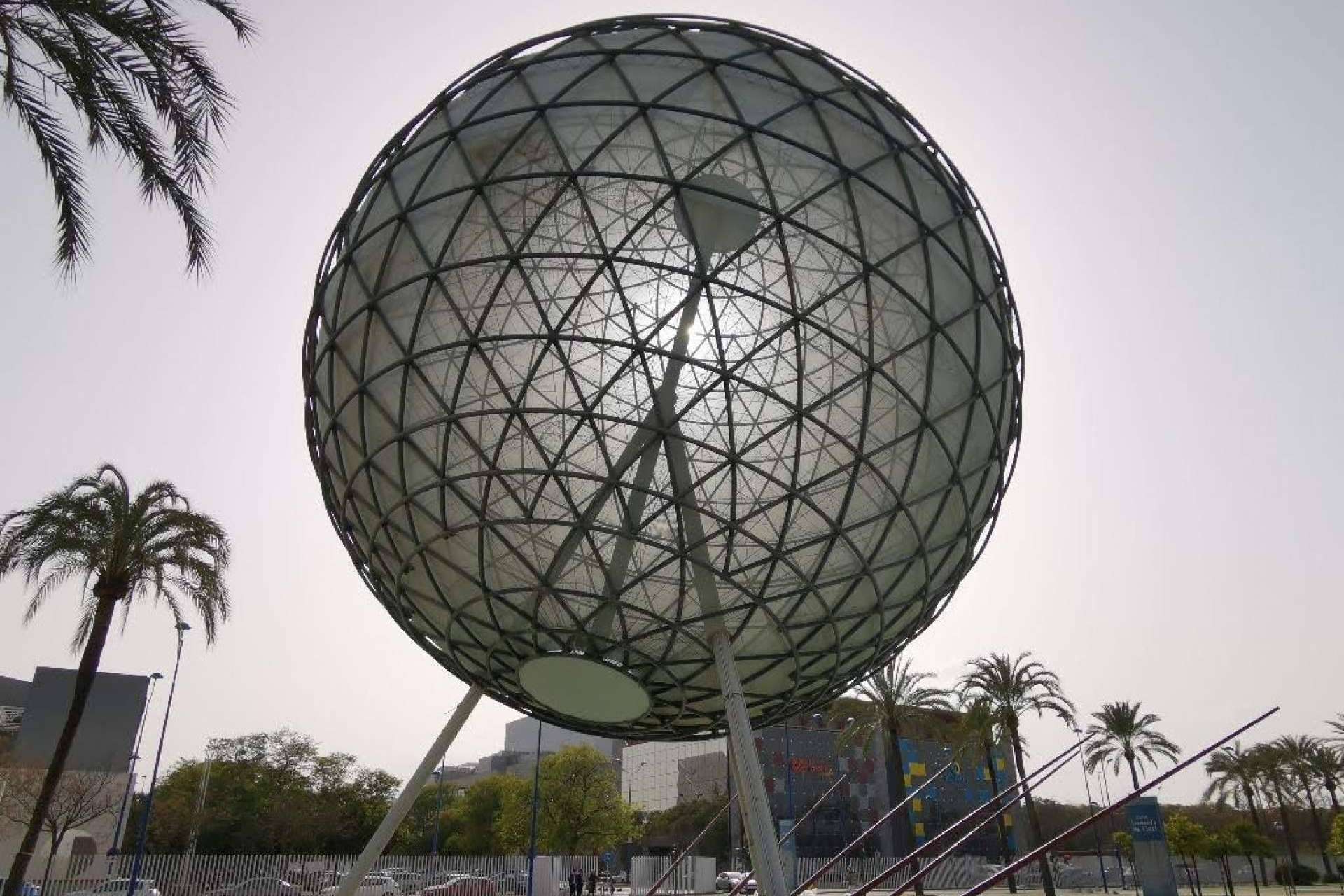 Visitar los pabellones de la Expo 92 de Sevilla en su 30 aniversario con TuGuíadeSevilla.com
