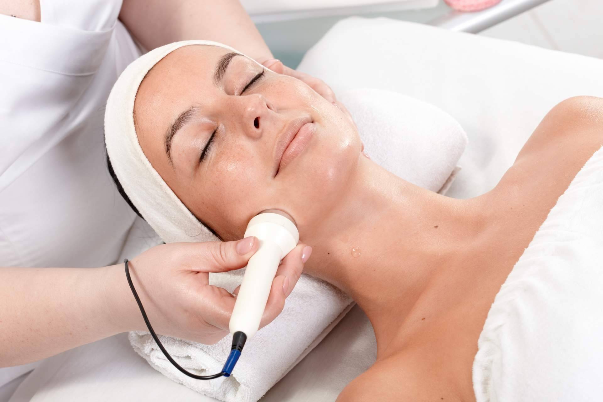 Los beneficios del tratamiento de rejuvenecimiento facial no invasivo