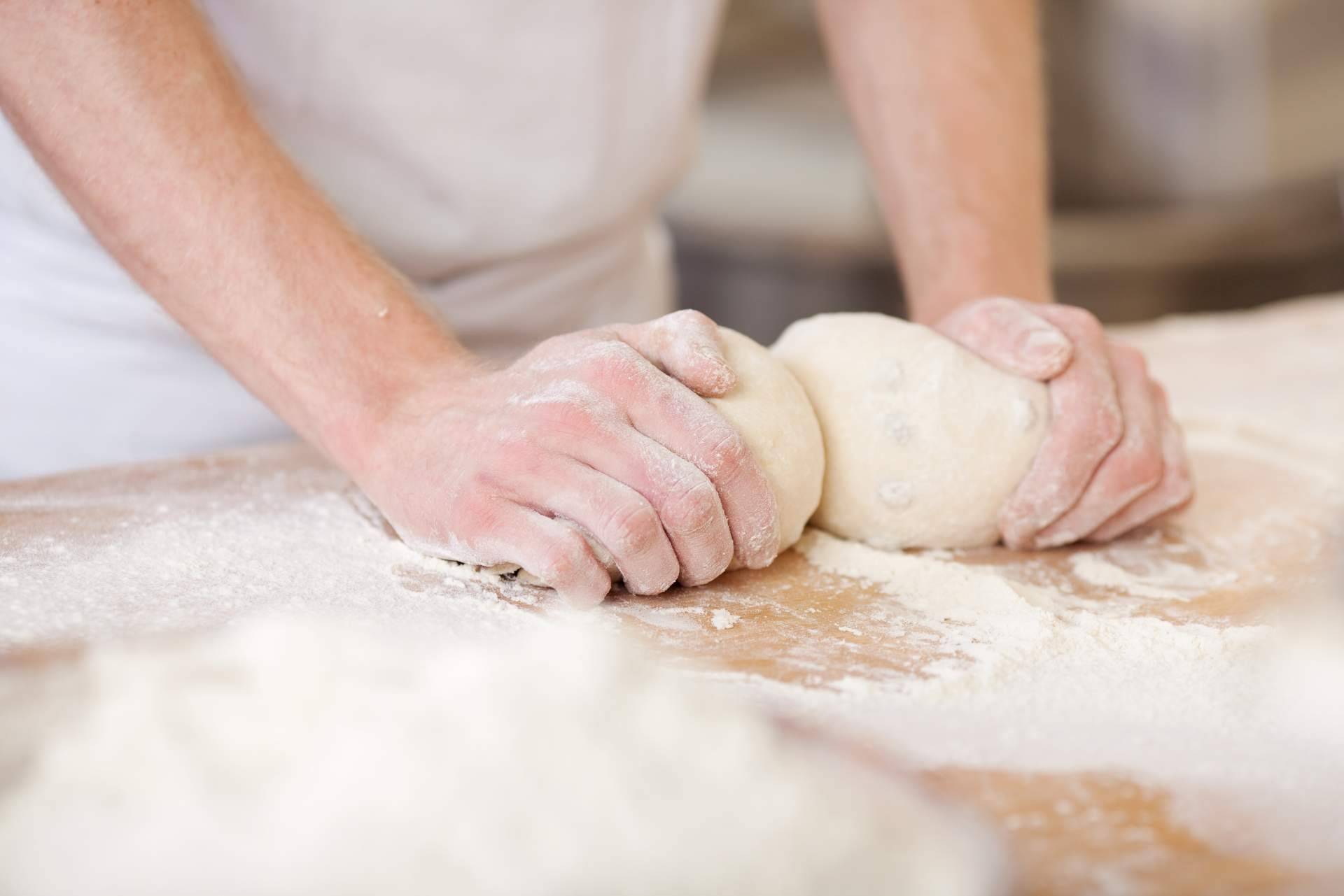 La importancia de realizar un curso de manipulador de alimentos para entrar a trabajar en el sector de la hostelería, por Tecnas Servicios Integrales de Formación y Desarrollo SL