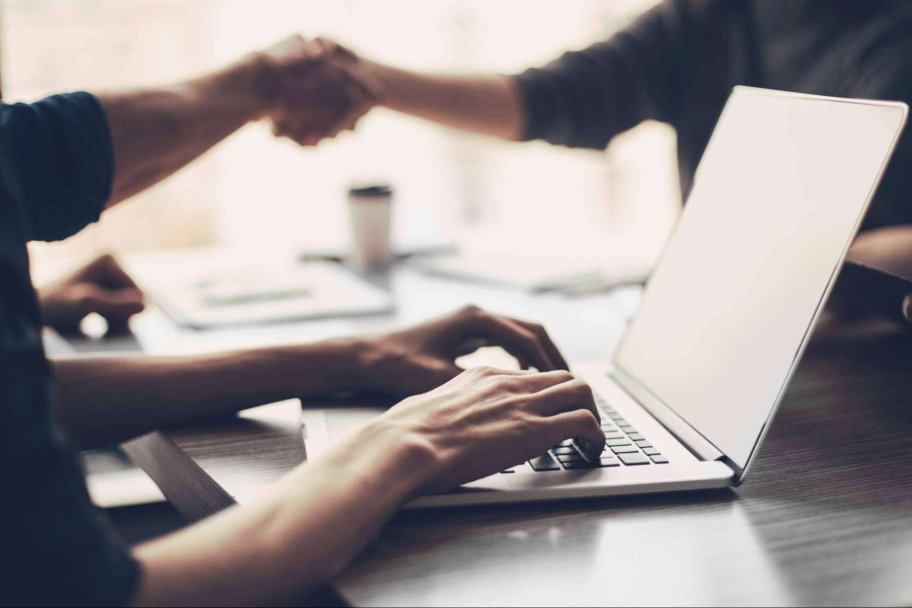 La importancia de invertir en comunicación profesional para empresas de todos los tamaños, por Clover