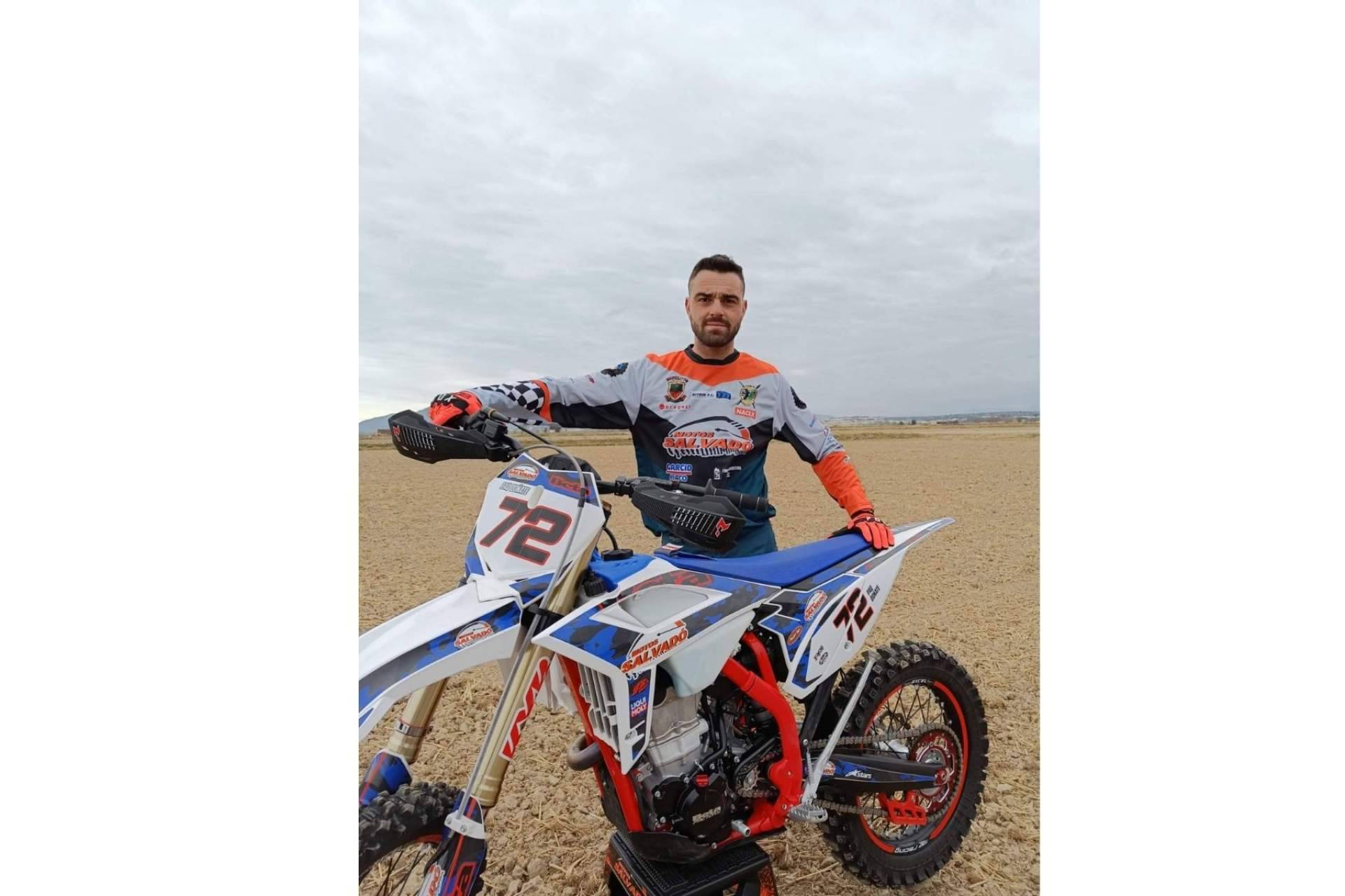 ADHESIVOSEMBARRADOS y las competiciones de enduro y motocross