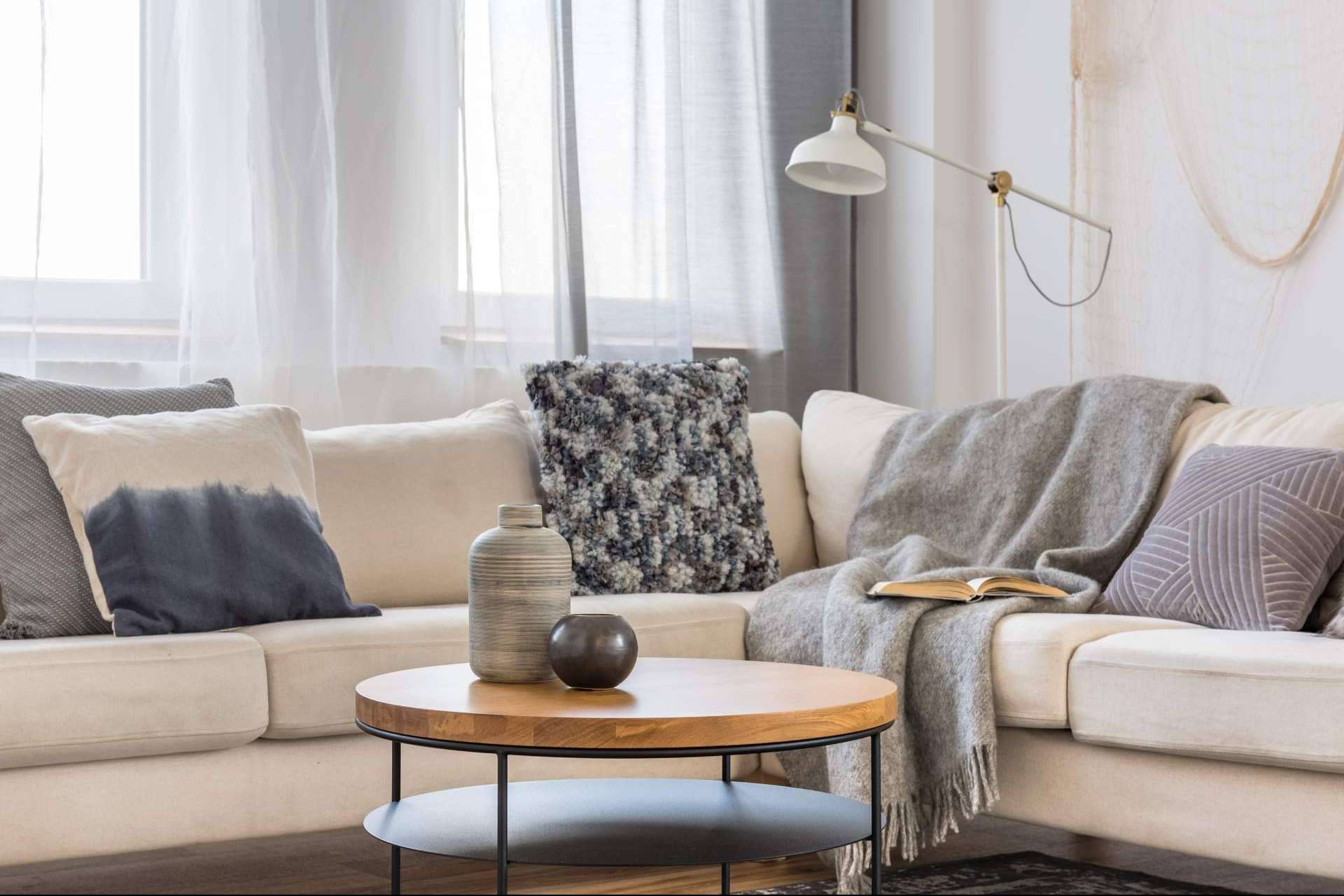 ¿Cómo decorar una sala polivalente?