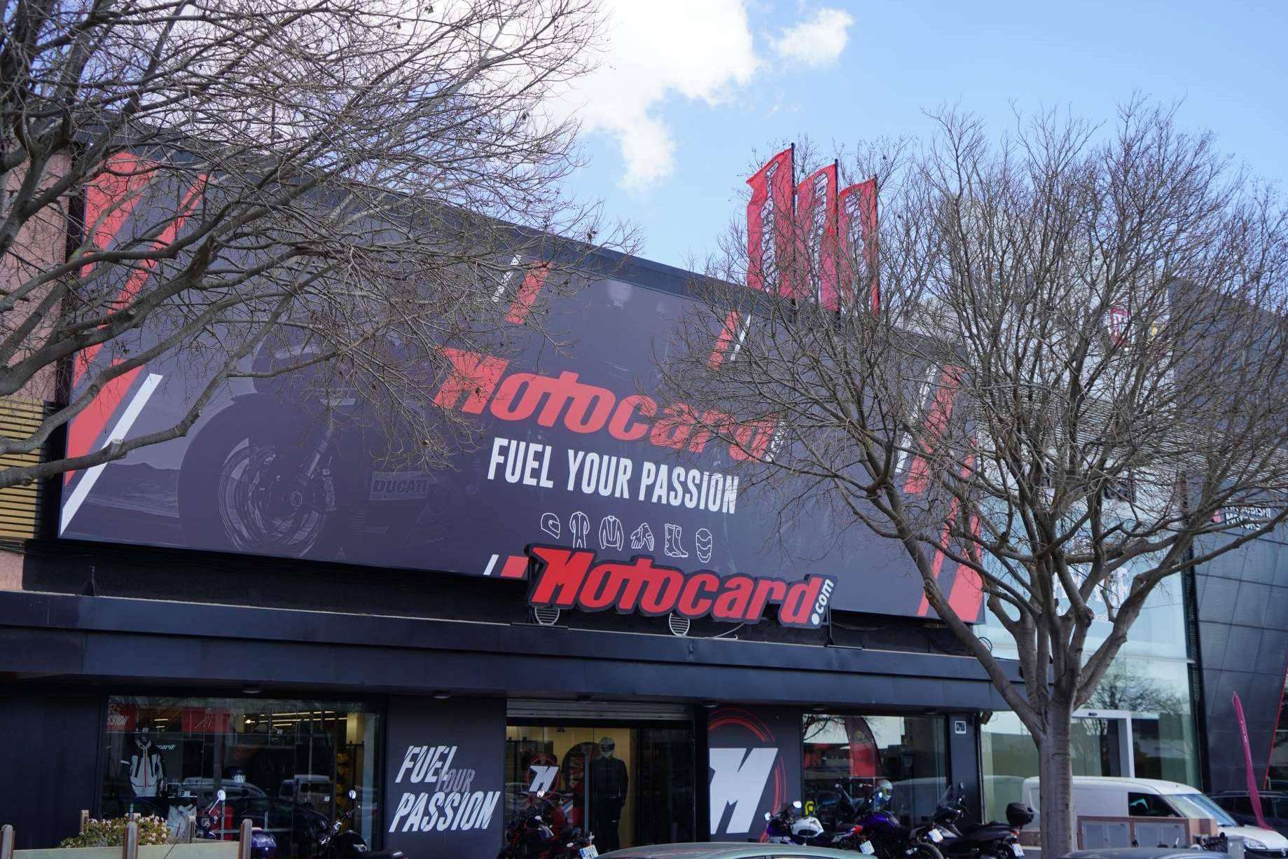 Motocard rinde homenaje a Luis Salom en su nueva tienda de Mallorca