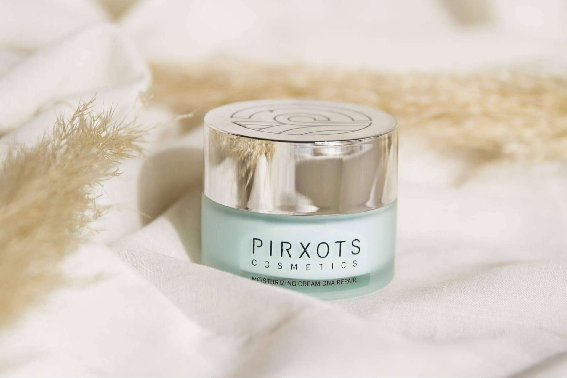 Tener una rutina facial rejuvenece y mantiene saludable la piel, por Pirxots Cosmetics