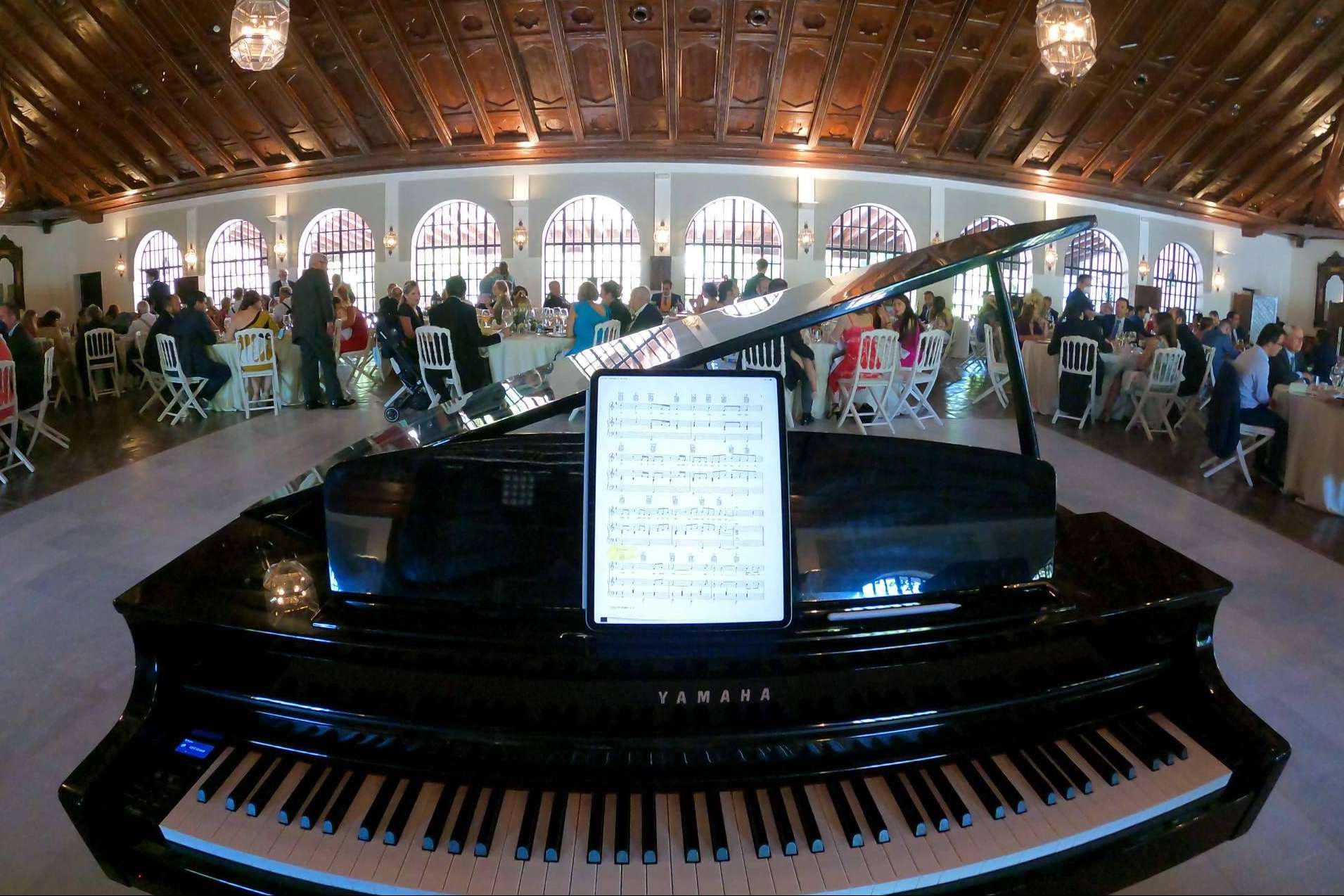 Una tendencia que aviva emociones es la música de piano en las bodas