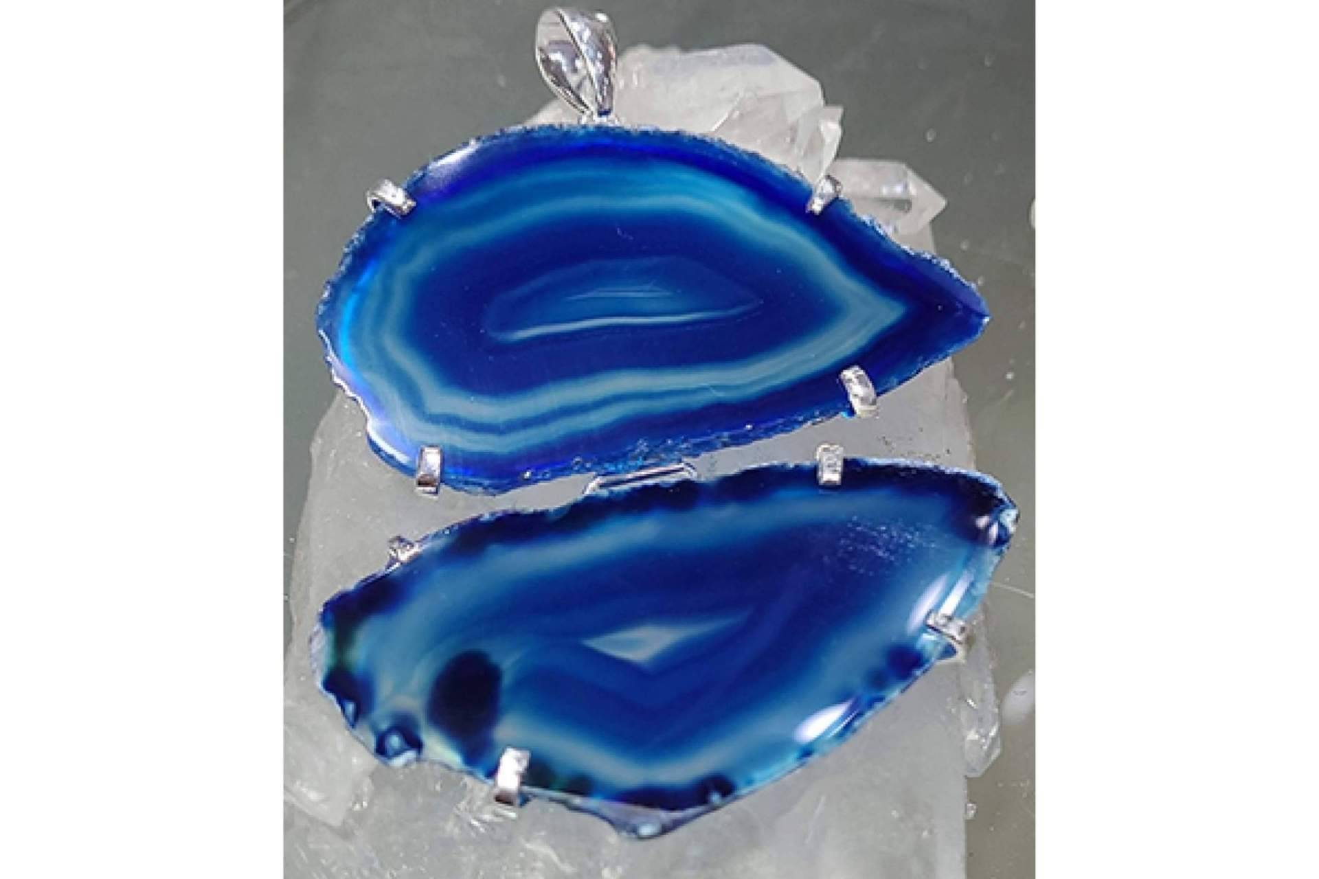 La fabricación de joyas artesanales de la mano de Piedras Naturales
