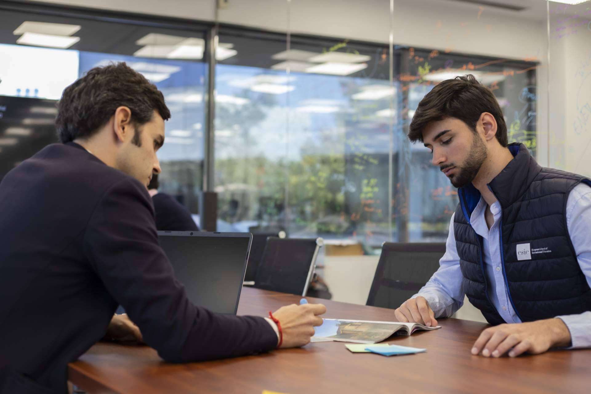 El MBA con especialización de ESIE, una formación online de primer nivel y con duración de un año que concilia la vida personal del alumno con su crecimiento profesional