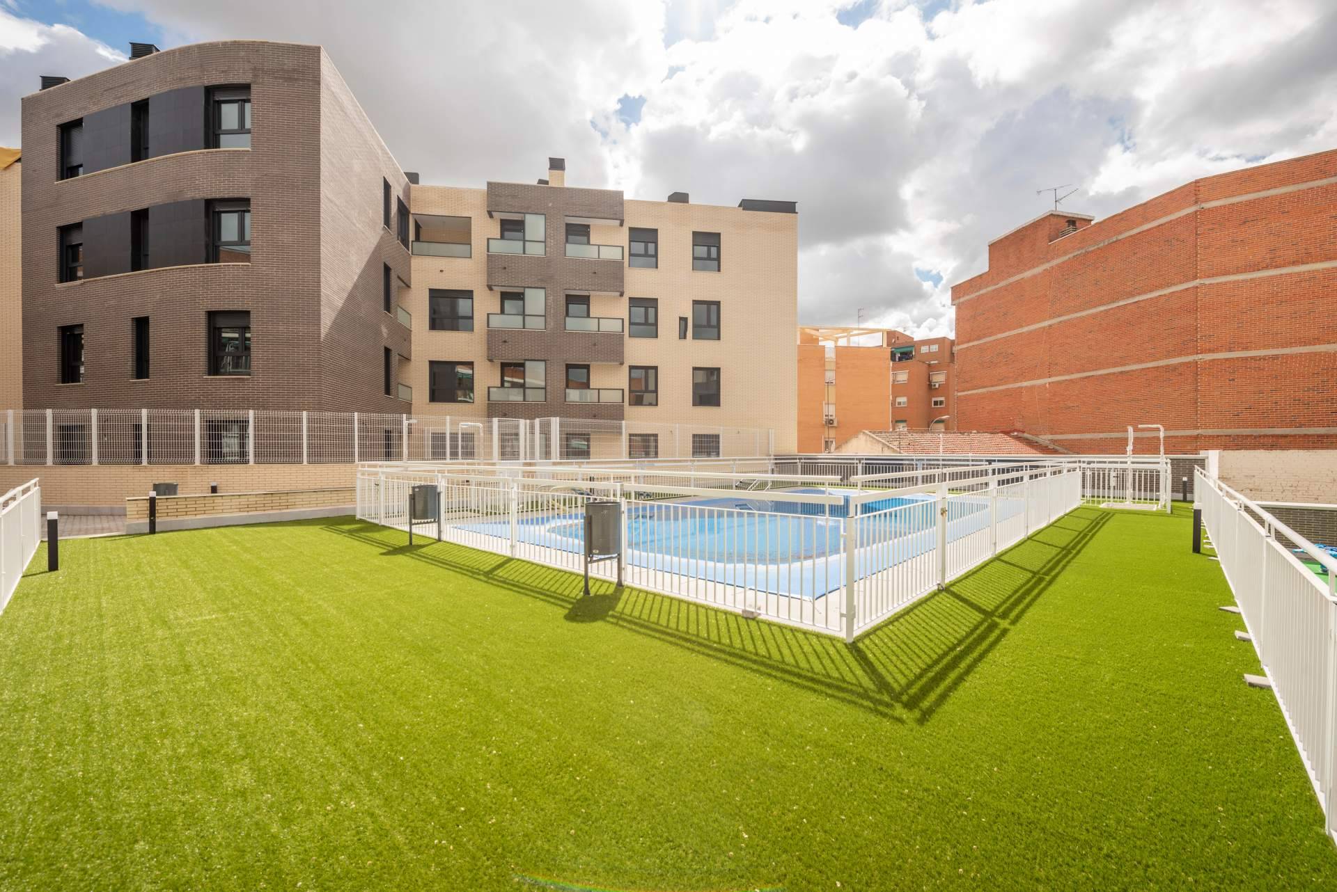Bazán Abogados expone las normas en una propiedad horizontal que dispone de piscinas comunitarias