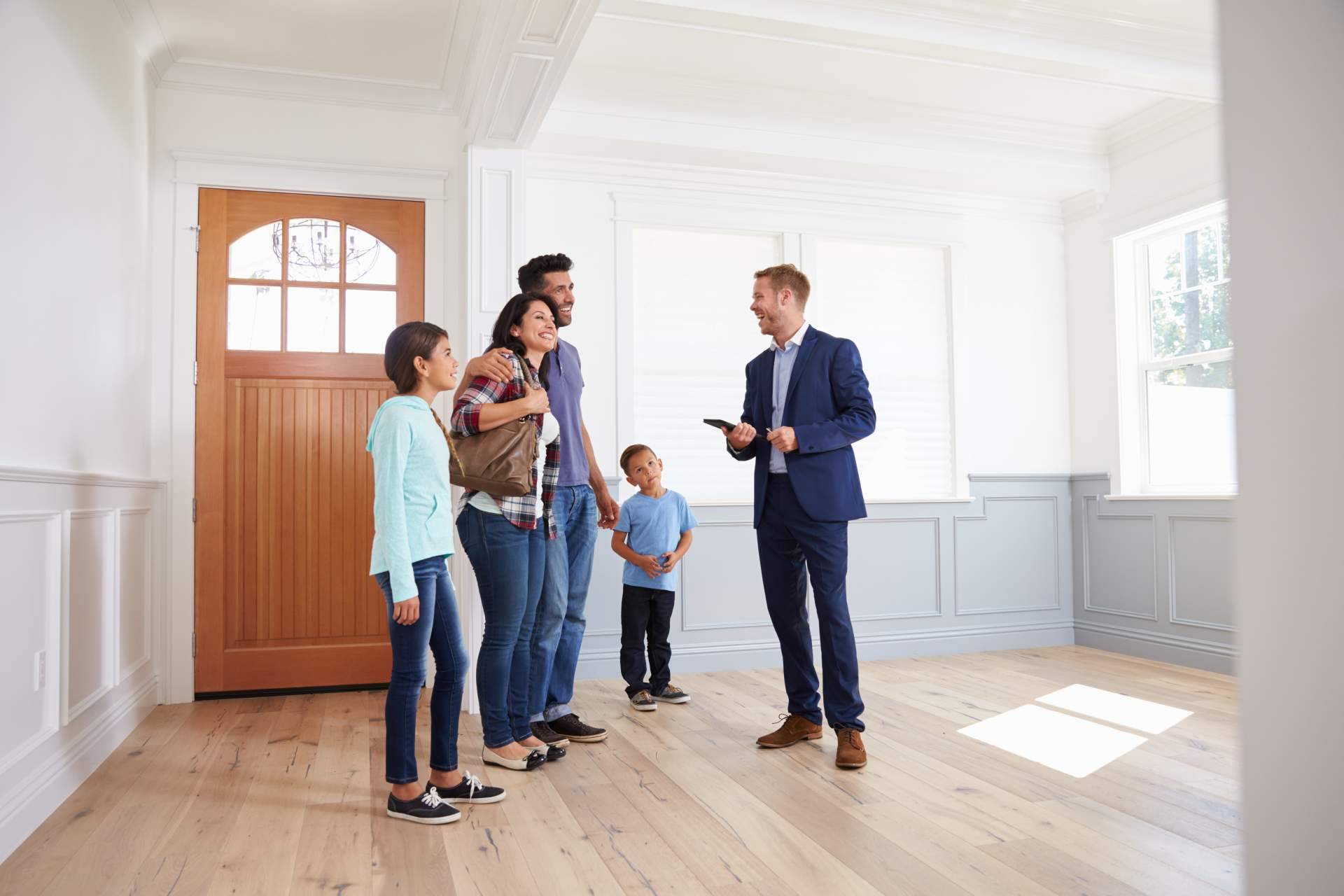 Los beneficios de apostar por una inmobiliaria sin comisiones, con Hello House