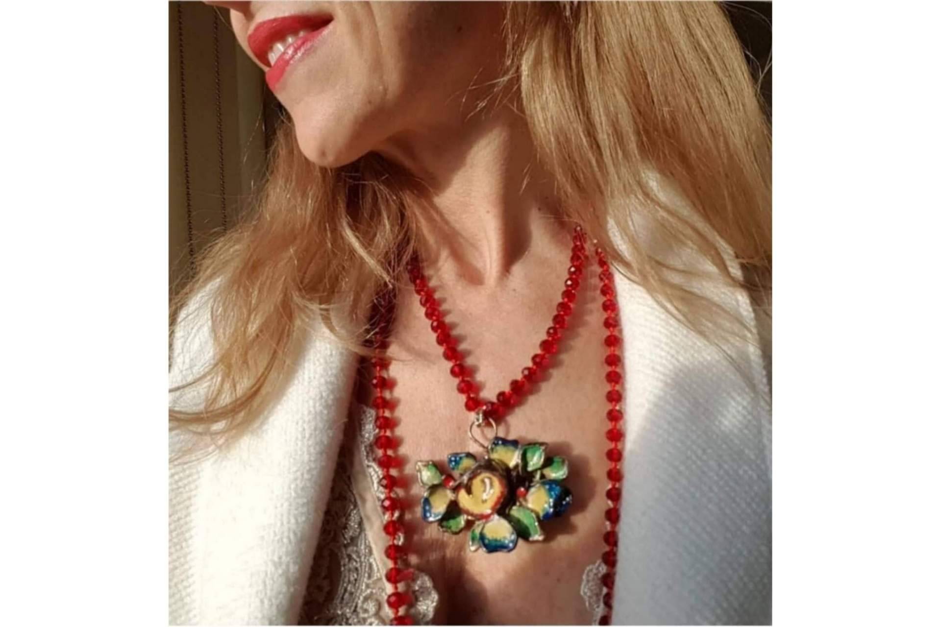 Los collares de flores y las joyas artesanales de BY EME JOYAS