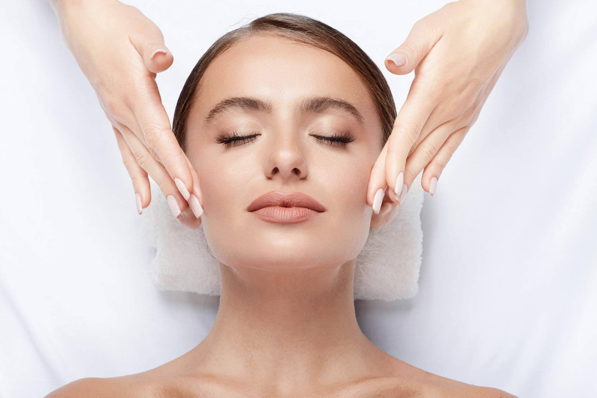 ¿En qué consiste el tratamiento de estética facial con hilos tensores?, por Alluring Clinic