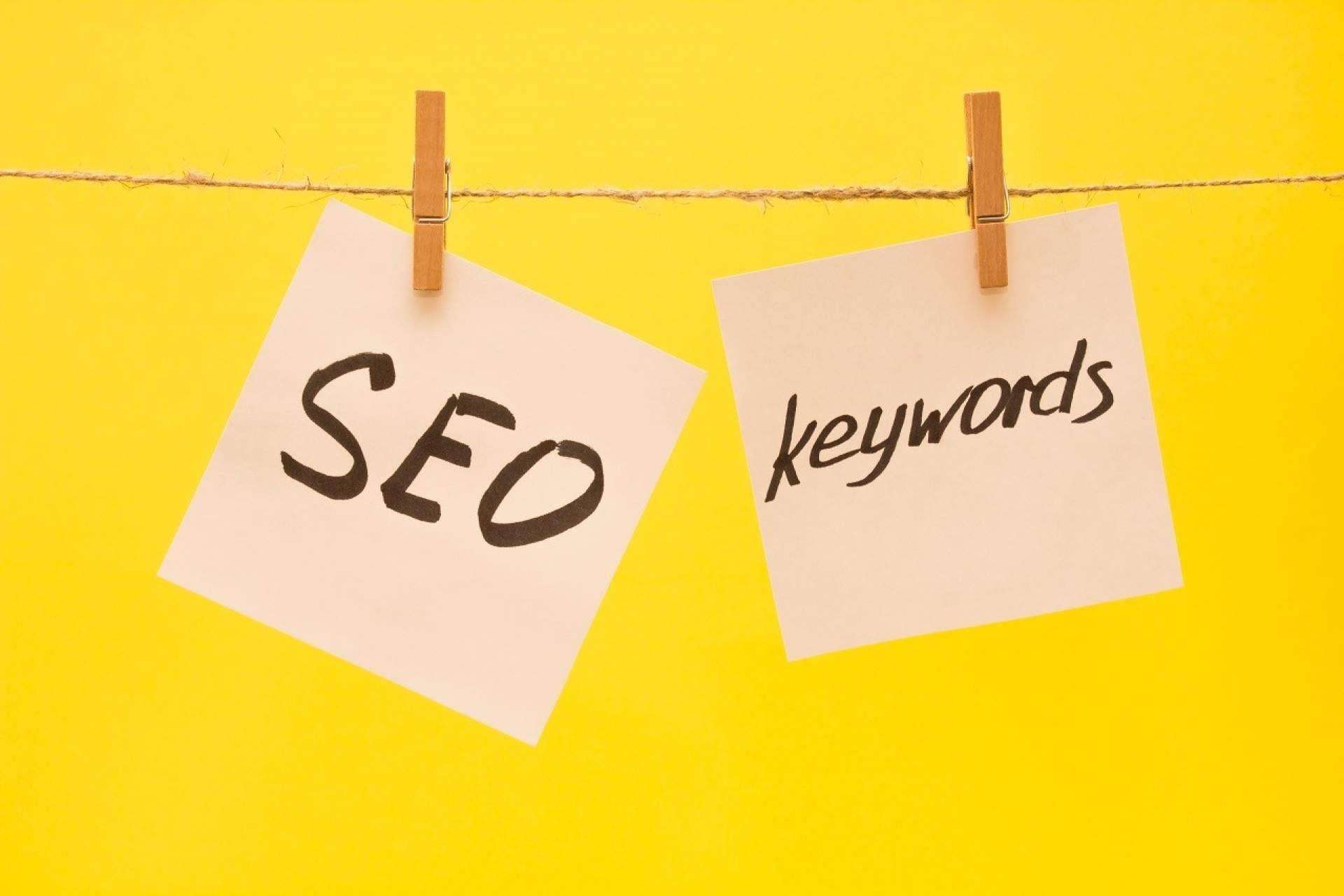 ¿Las palabras clave contribuyen al rendimiento de un sitio web?