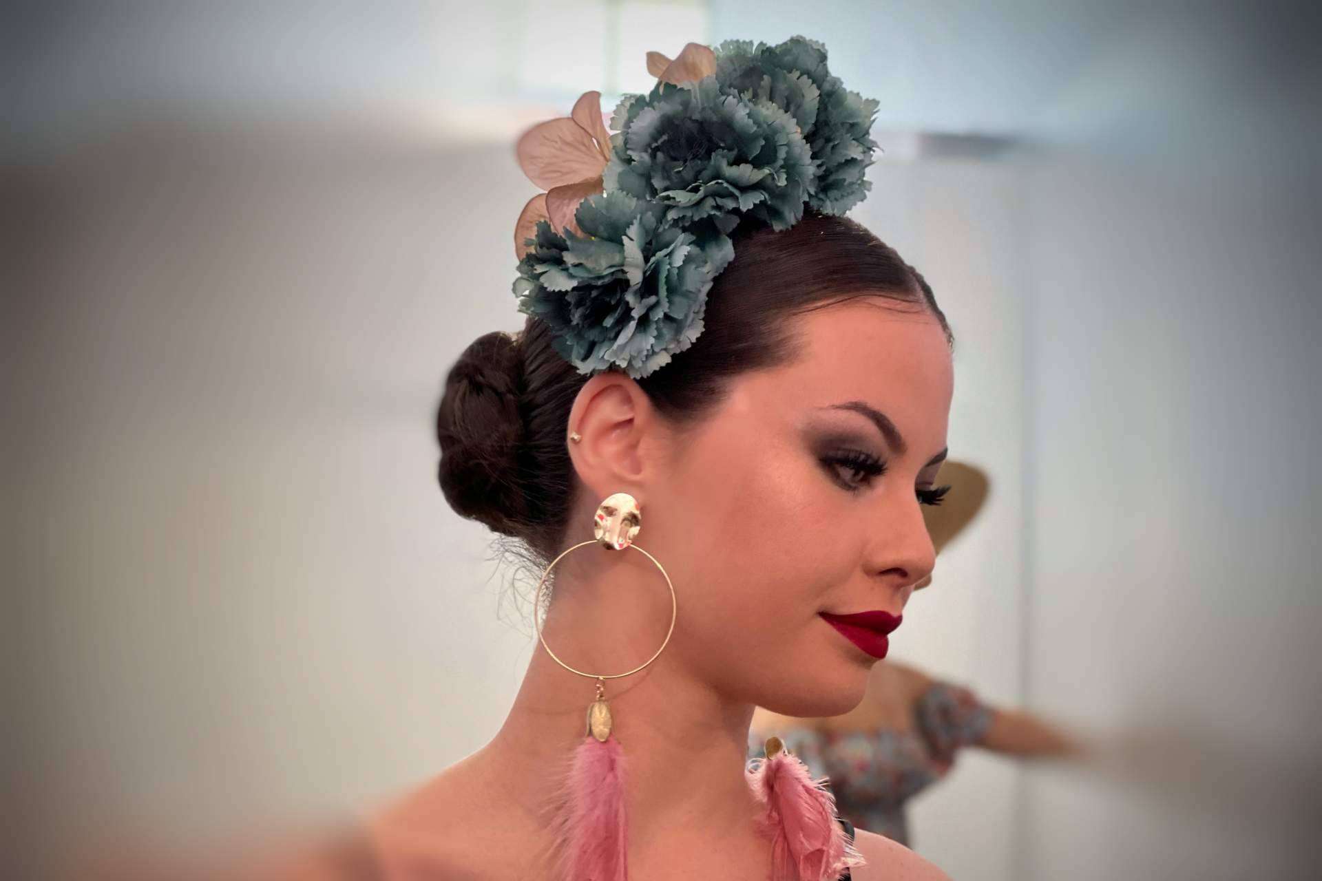 Carmen Fernández Complementos y sus flores de flamenca son el complemento imprescindible de cada vestido