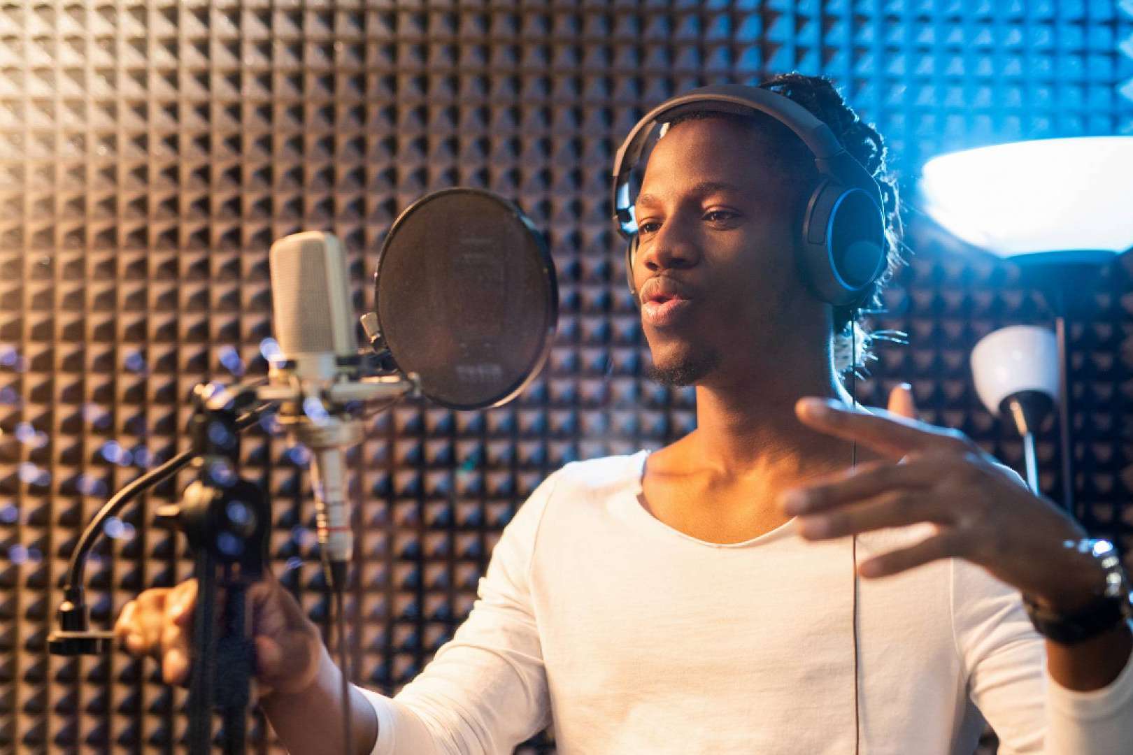 Hot Stuff Producciones Musicales ofrece el Taller de Doblaje de Canciones para todas las edades