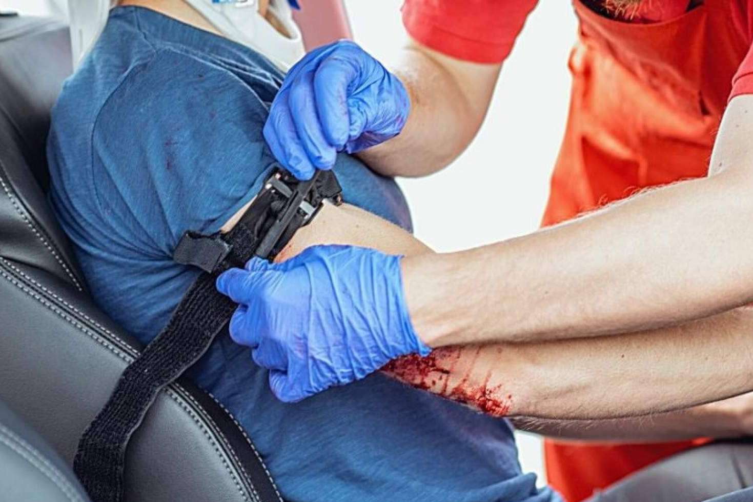 ¿Cuándo y cómo se debe colocar un torniquete?