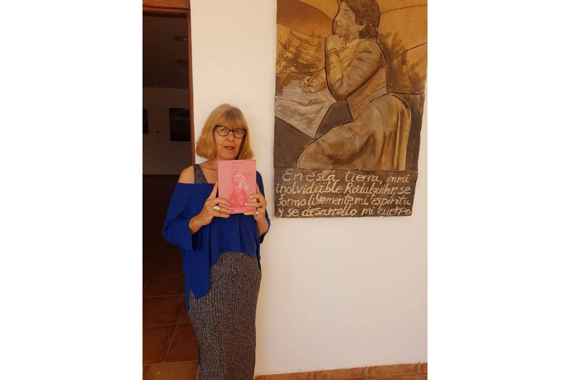 El ensayo biográfico de Carmen de Burgos, escrito por Ángela Sánchez Pérez, se titula 'La dama roja'