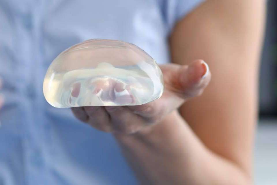 Aumento de pecho con las prótesis B-lite, unas de las más ligeras del mundo
