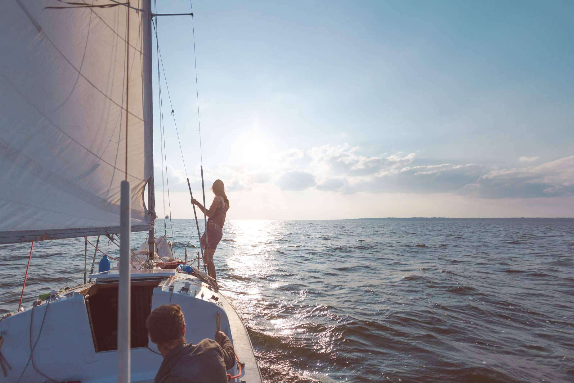 Valencia, un lugar perfecto para realizar deportes náuticos y tener o alquilar un barco con Espai Nautic