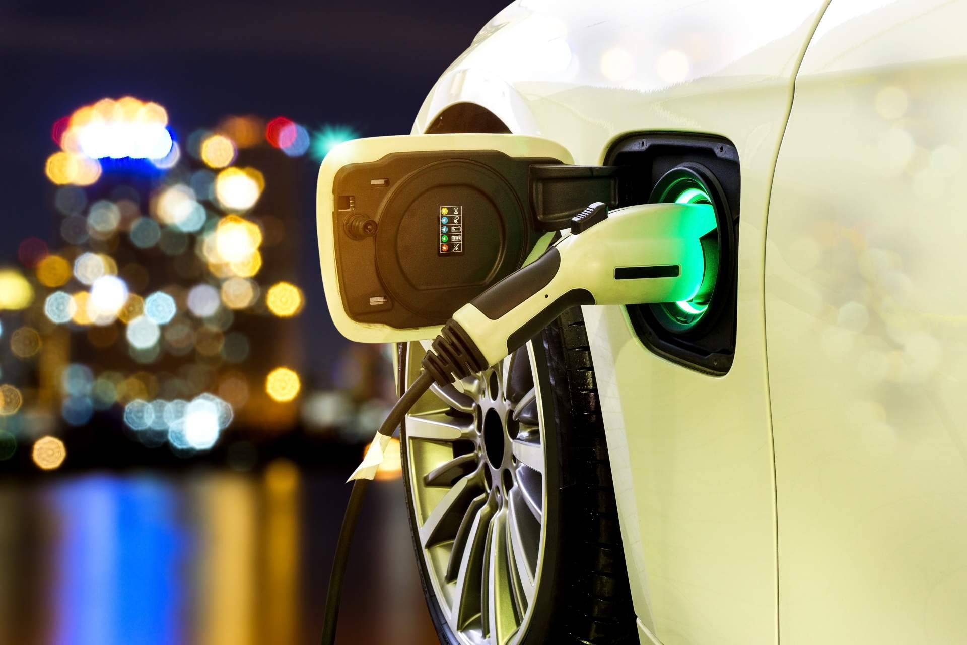 ¿Cómo pueden ayudar los coches híbridos a reducir los niveles de contaminación del medioambiente?