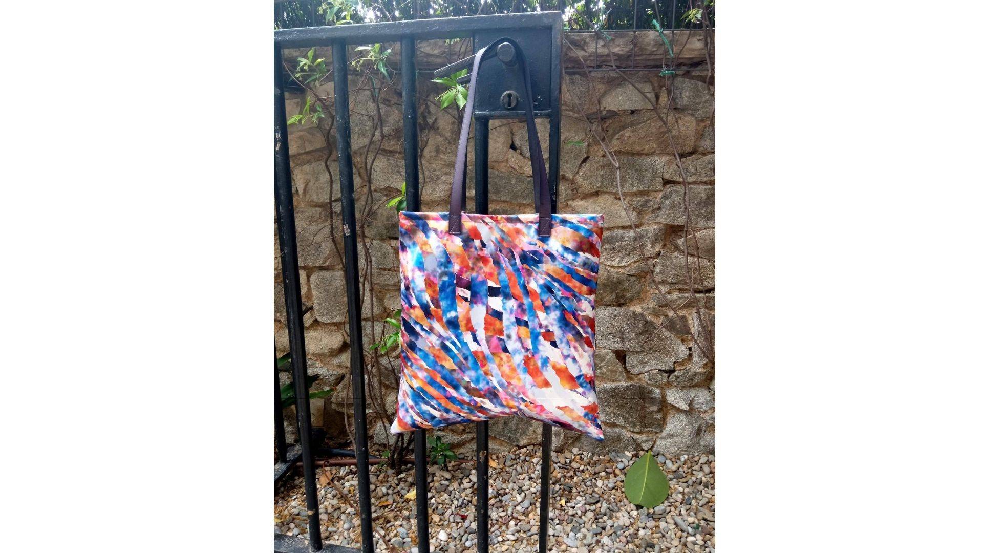 Inirt Atelier crea diseños exclusivos y elegantes de tote bags para complementar cualquier look