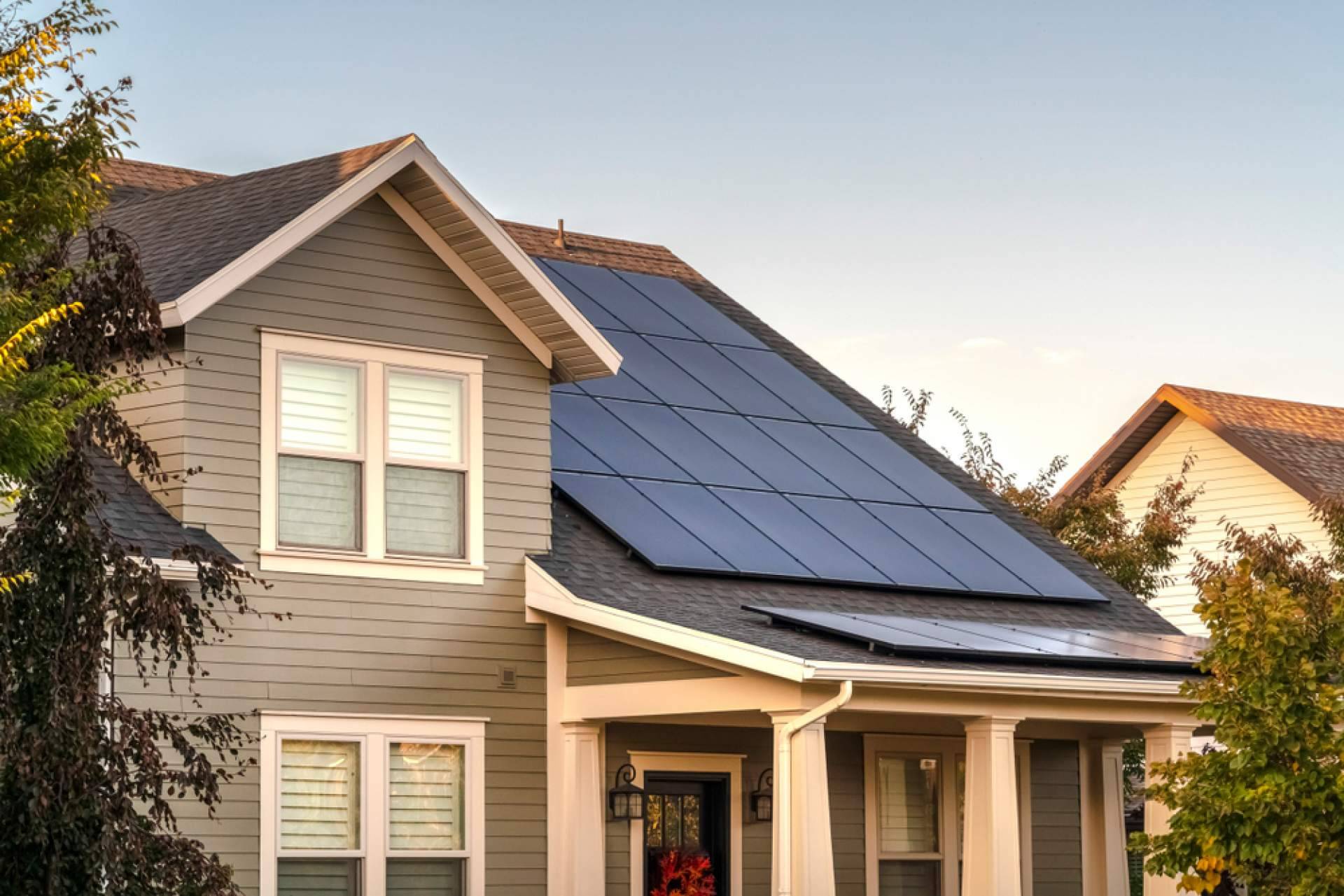Ingeniería MASRED sobre los grandes beneficios que aporta la instalación de placas solares