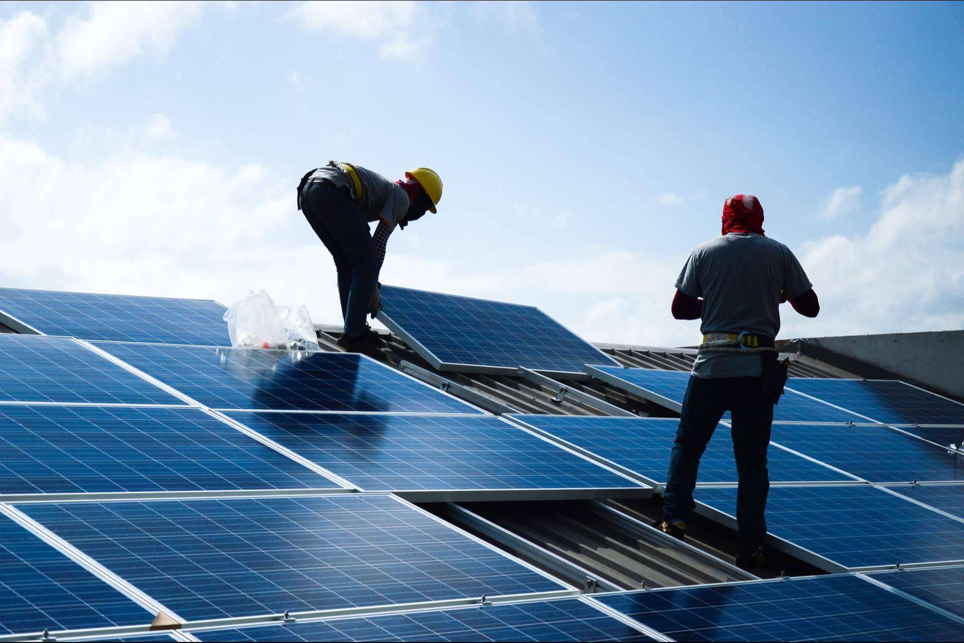 Ahorrar hasta un 60% en la factura de la electricidad a través de los paneles solares, por Energybox