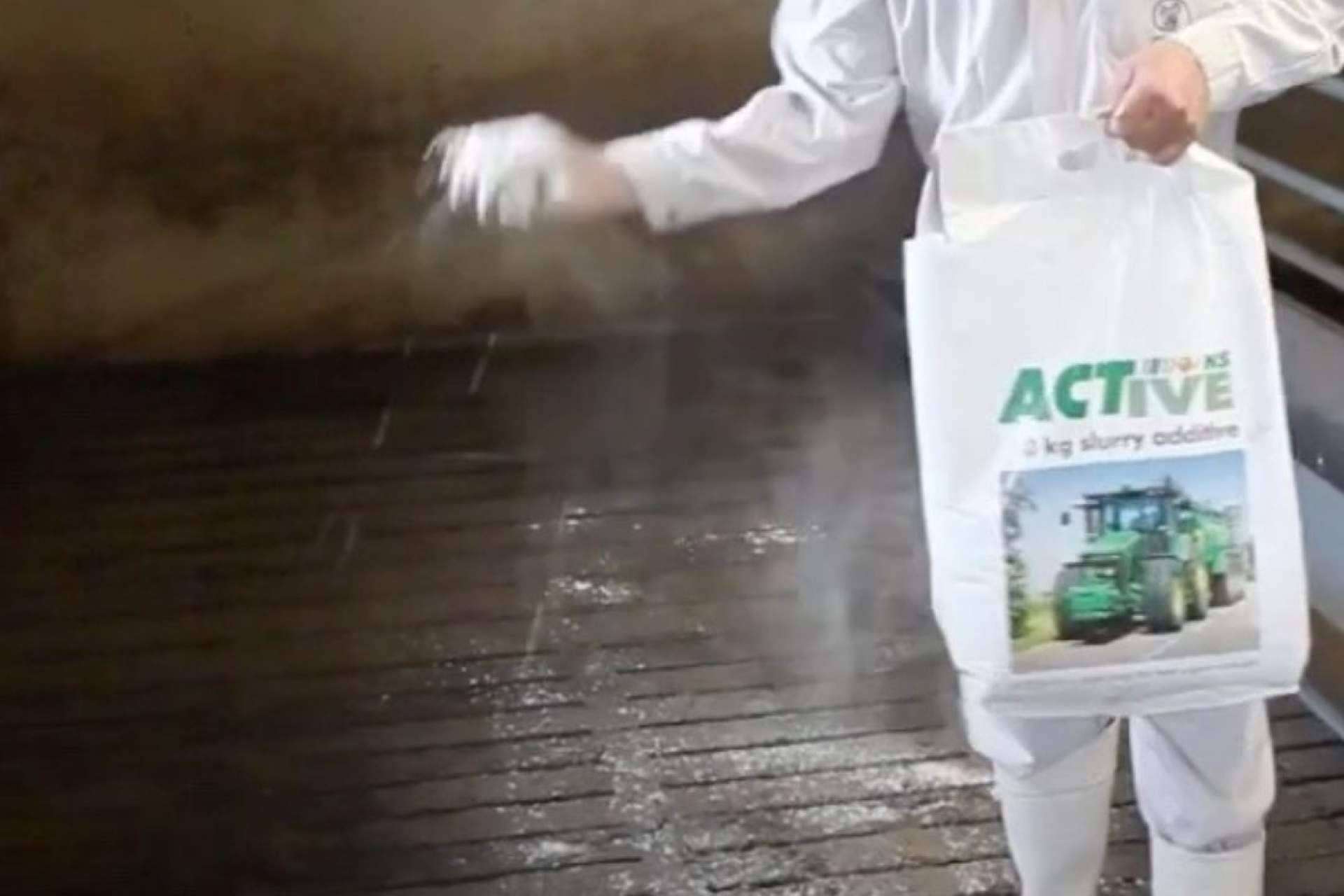 Comercialización con éxito de un aditivo que reduce las emisiones de amoniaco desarrolladas en el purín de las fosas de las granjas, por Clima Porcino