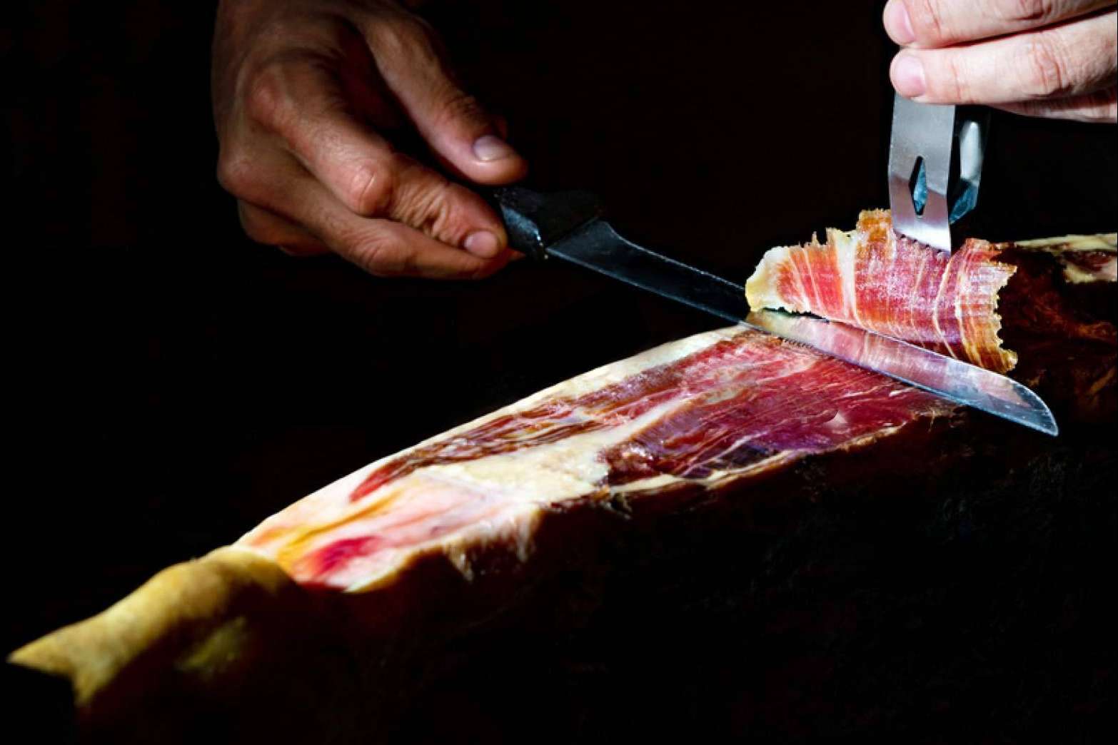Regalos de Navidad y cestas con productos gourmet en la tienda online especializada en loncheados de jamones, Barón de Salamanca