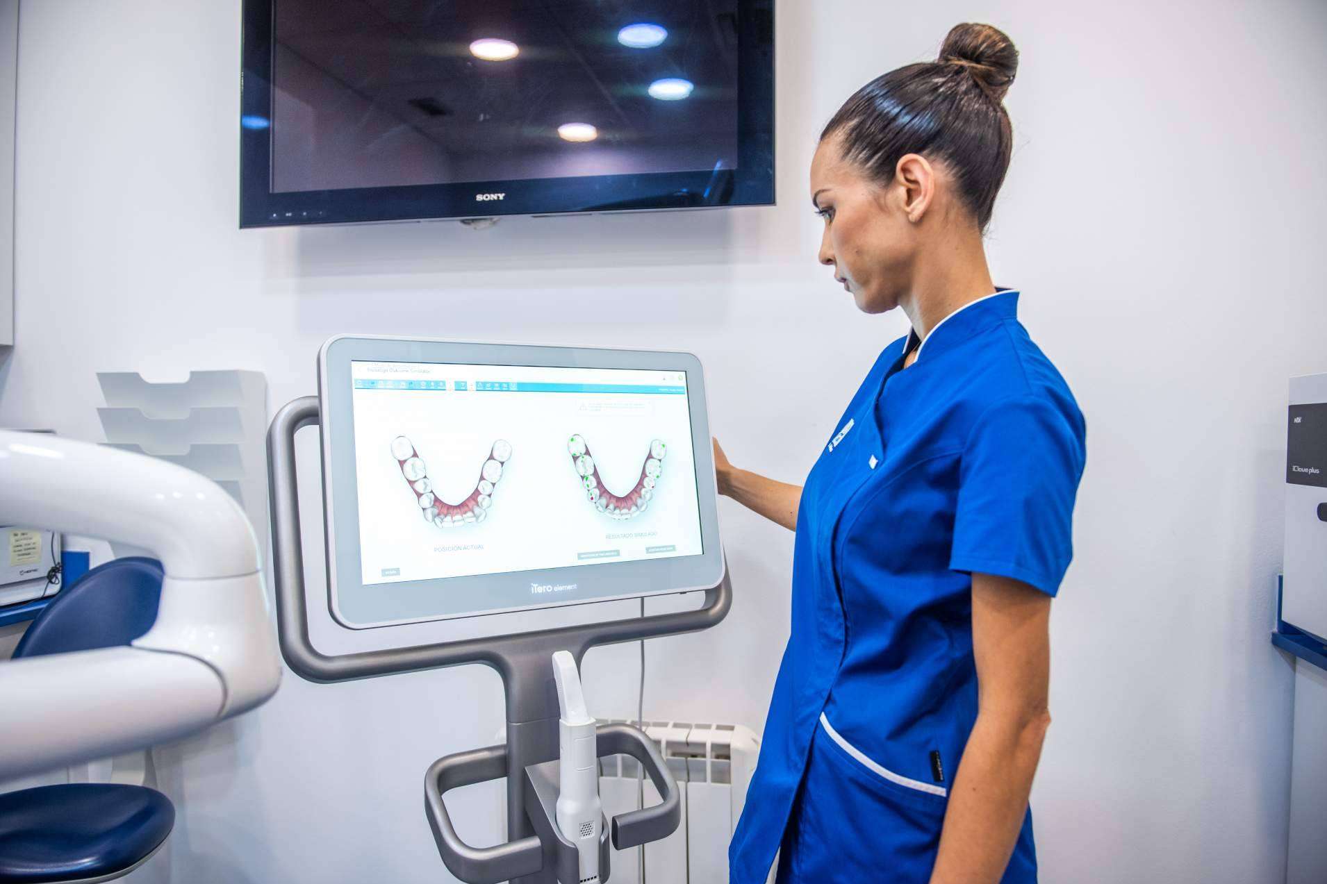 Recuperar la estética y funcionalidad de los dientes dañados es posible con el tratamiento de implantología dental de la Clínica Doctora Cachero