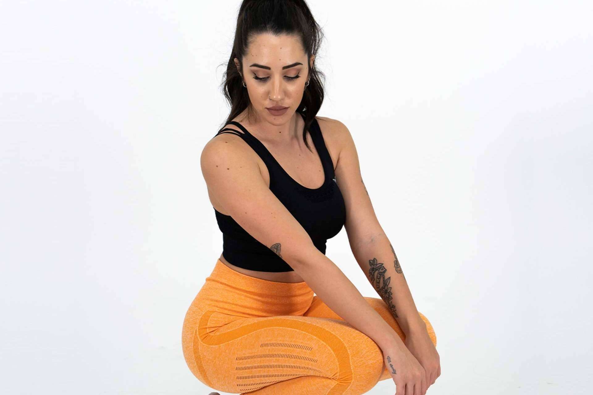 El conjunto deportivo Apparel de Beverly Nutrition es todo lo que se necesita para estar equipado en el entrenamiento diario