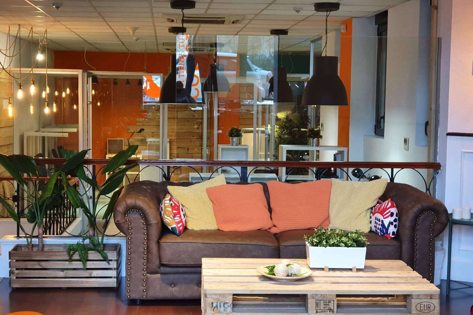 ¿Qué son los espacios de trabajo híbridos? La evolución del coworking con La Guarida Creativa