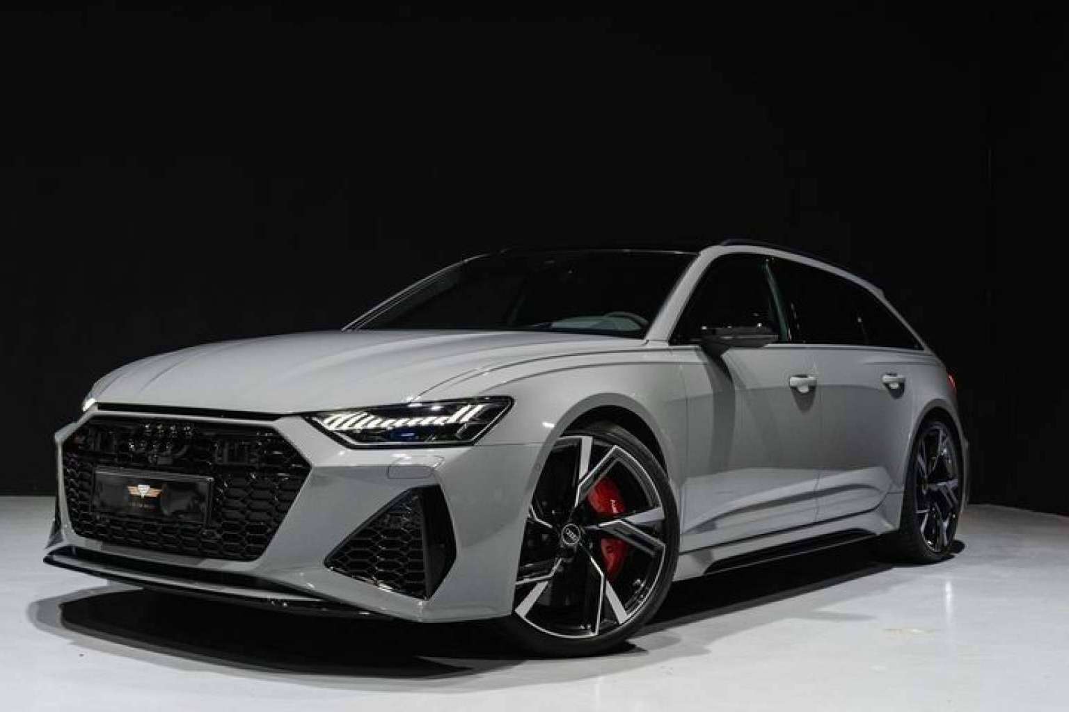 Alquilar AUDI RS 6 Avant, el familiar deportivo más potente de la firma, de la mano de Rent Car Deluxe