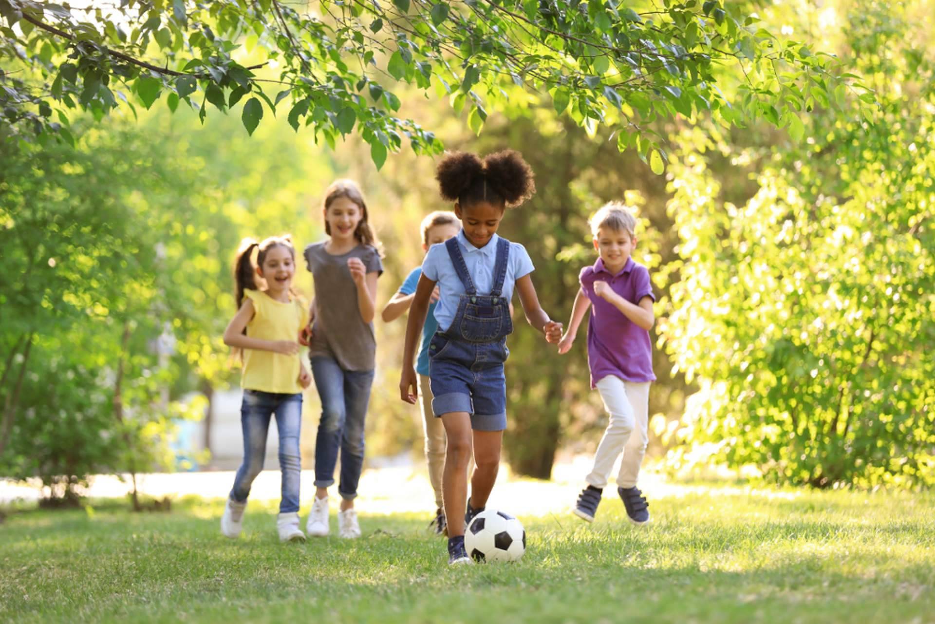 ¿Por qué es importante el juego en el desarrollo infantil?, por los campamentos multiaventura de Aventurarte