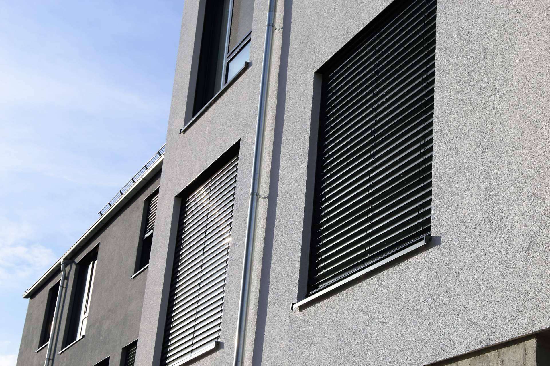 Persianas exteriores para incrementar la seguridad del hogar, de la mano de Ventanas Cora