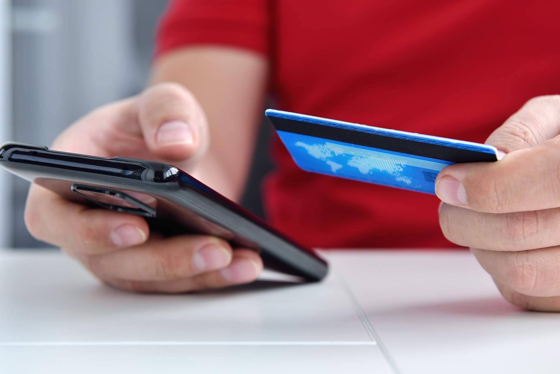 ¿Qué intereses tienen y cómo funcionan las tarjetas revolving?, por Dual Asociados