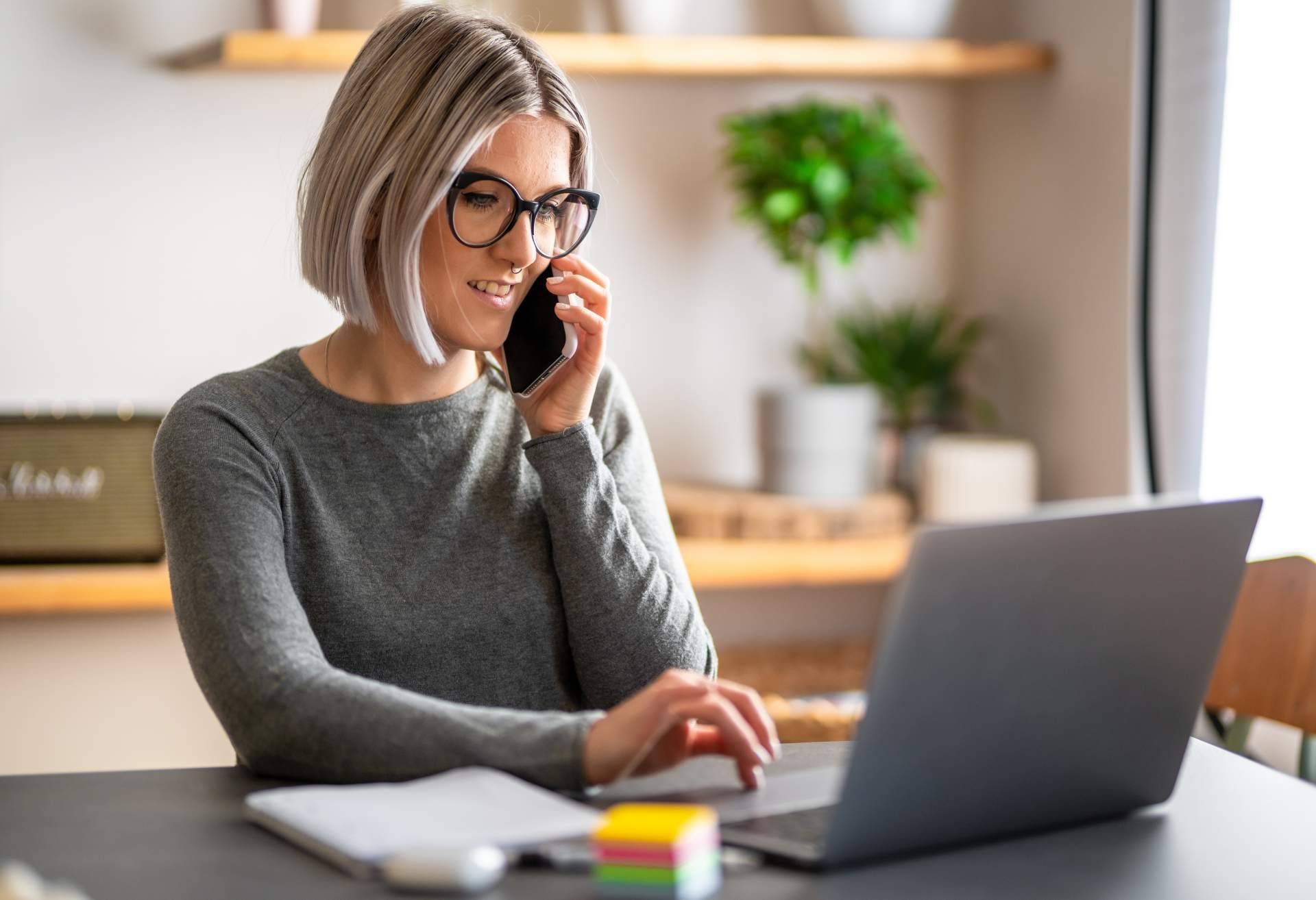 Conexión entre trabajadores y clientes de una empresa con el sistema de smartworking