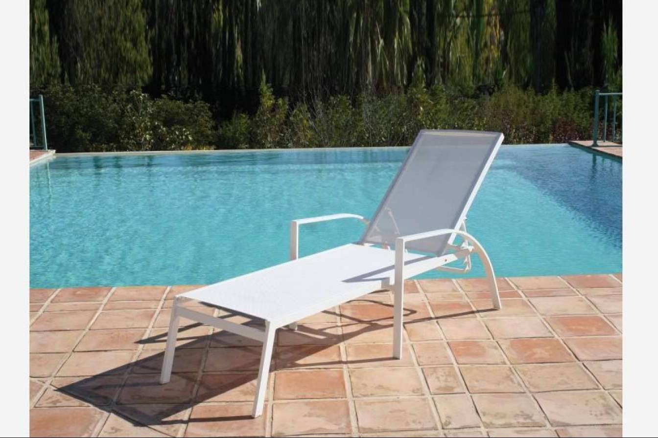 La tienda Camino a Casa ofrece muebles para decorar y ambientar jardines