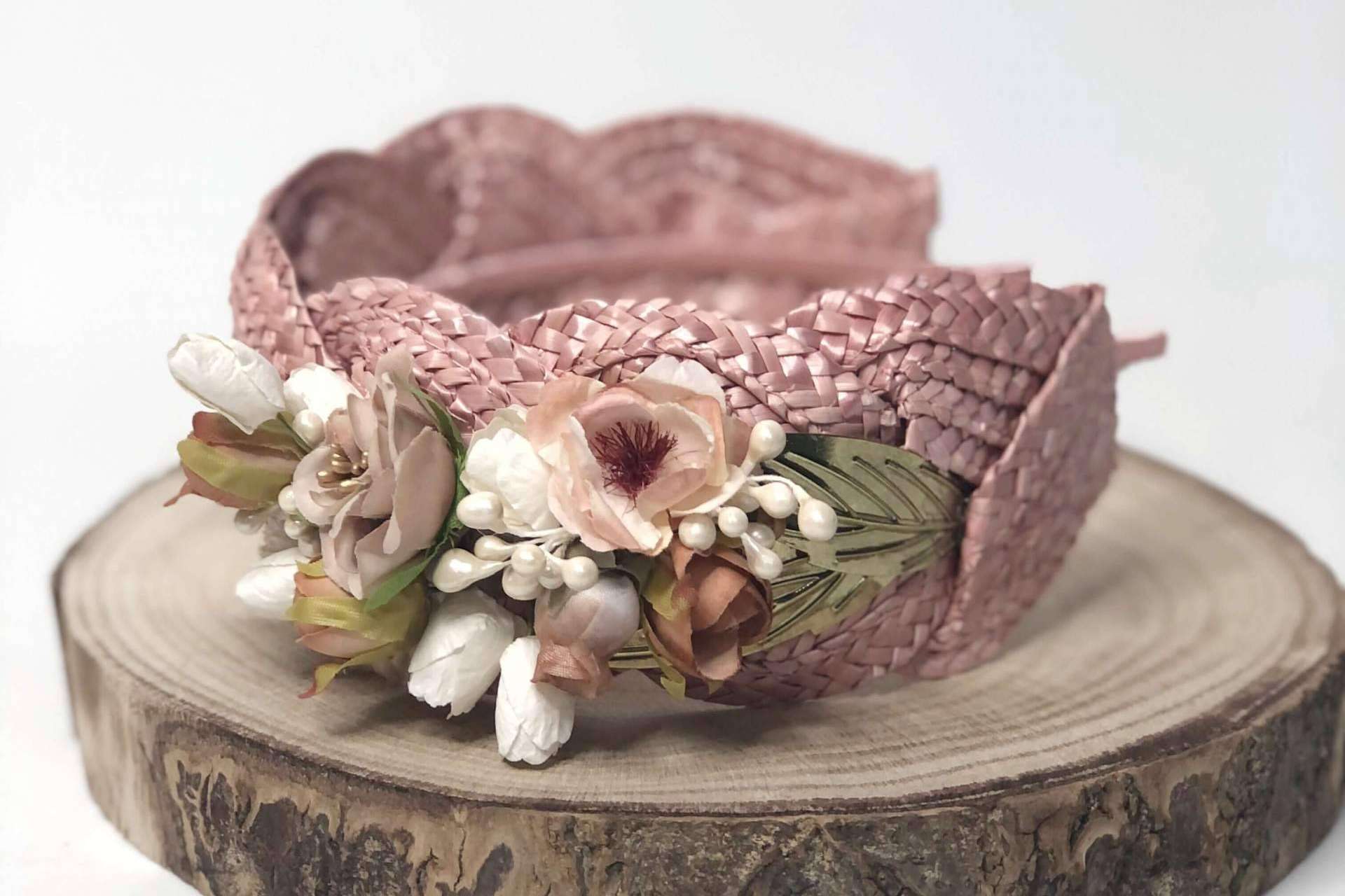 Las tiaras, coronas y tocados de novia de la diseñadora Carmen Fernández