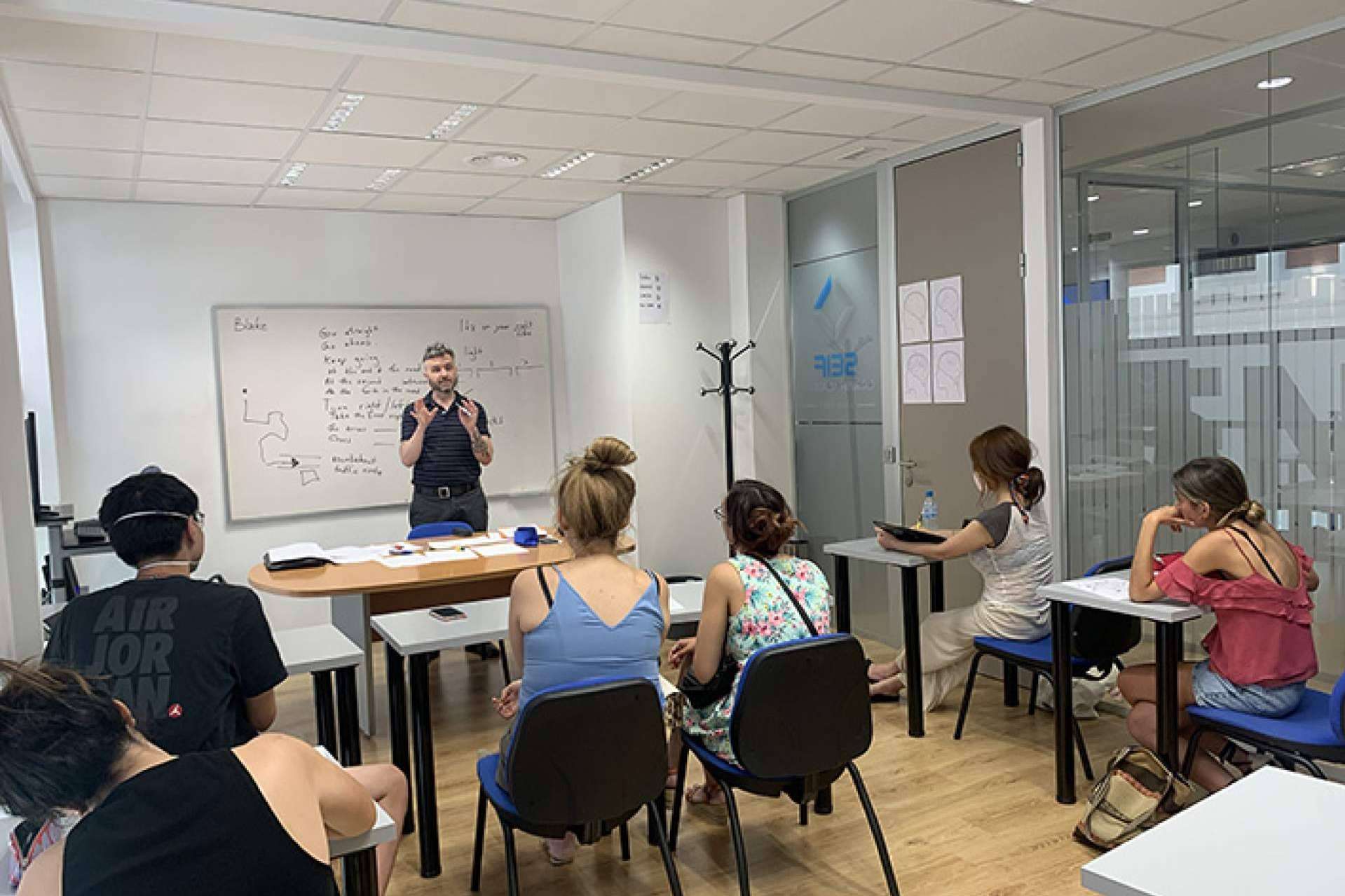 Seif English Academy imparte clases presenciales de inglés para todos los niveles