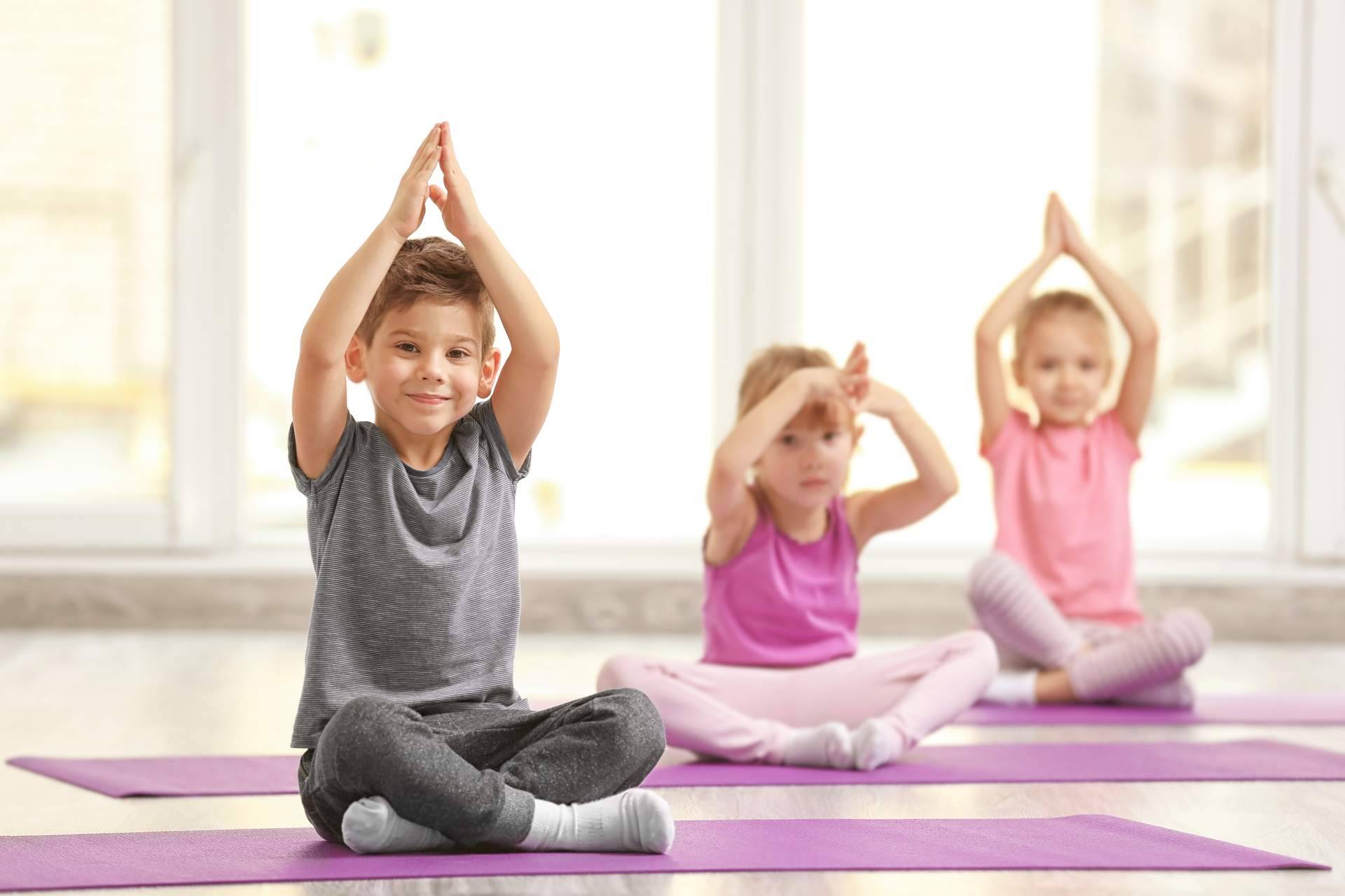 Las ventajas derivadas de la práctica de yoga para niños