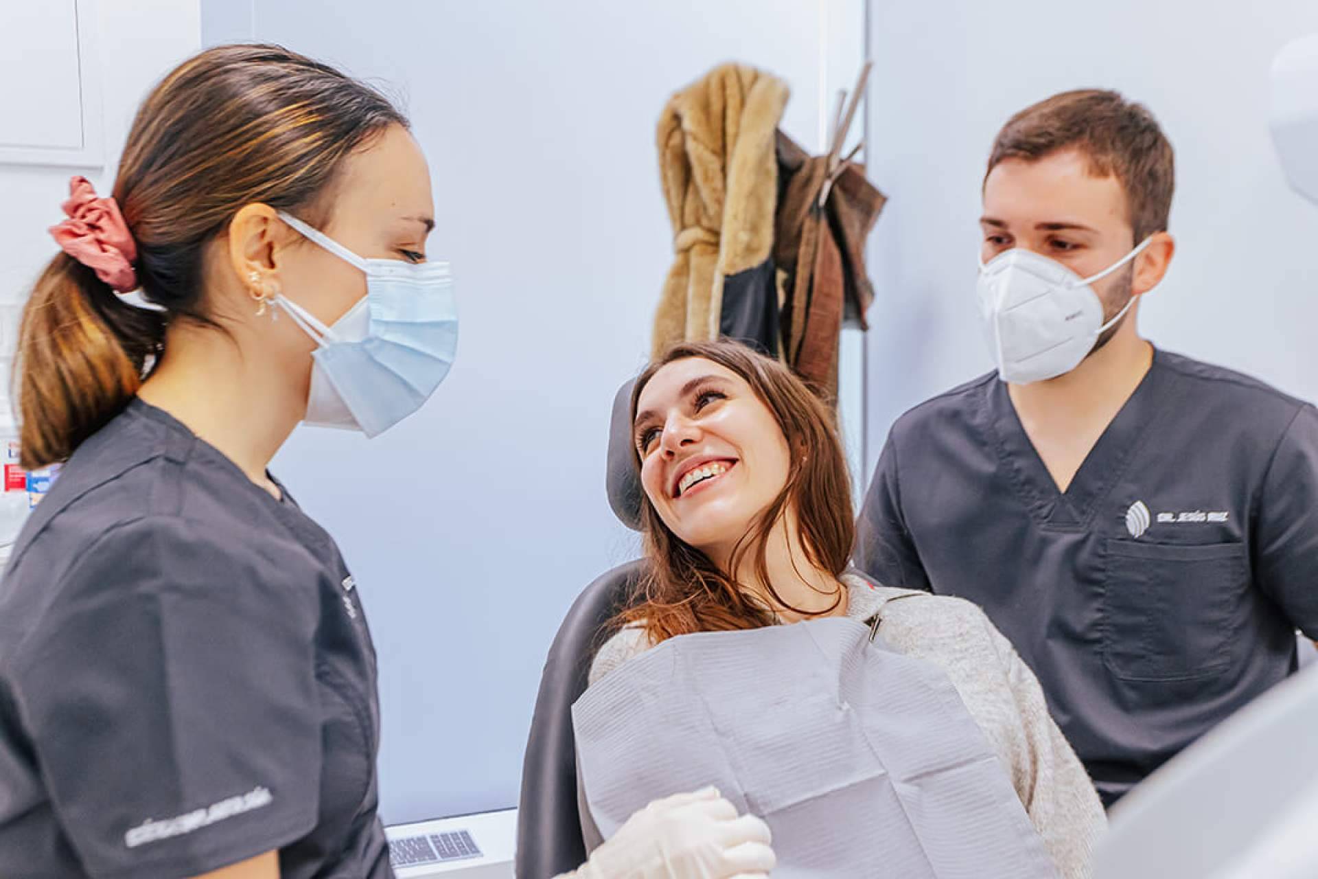 La clínica de Estética Dental Dr. Jesús Ruz está especializada en implantología dental