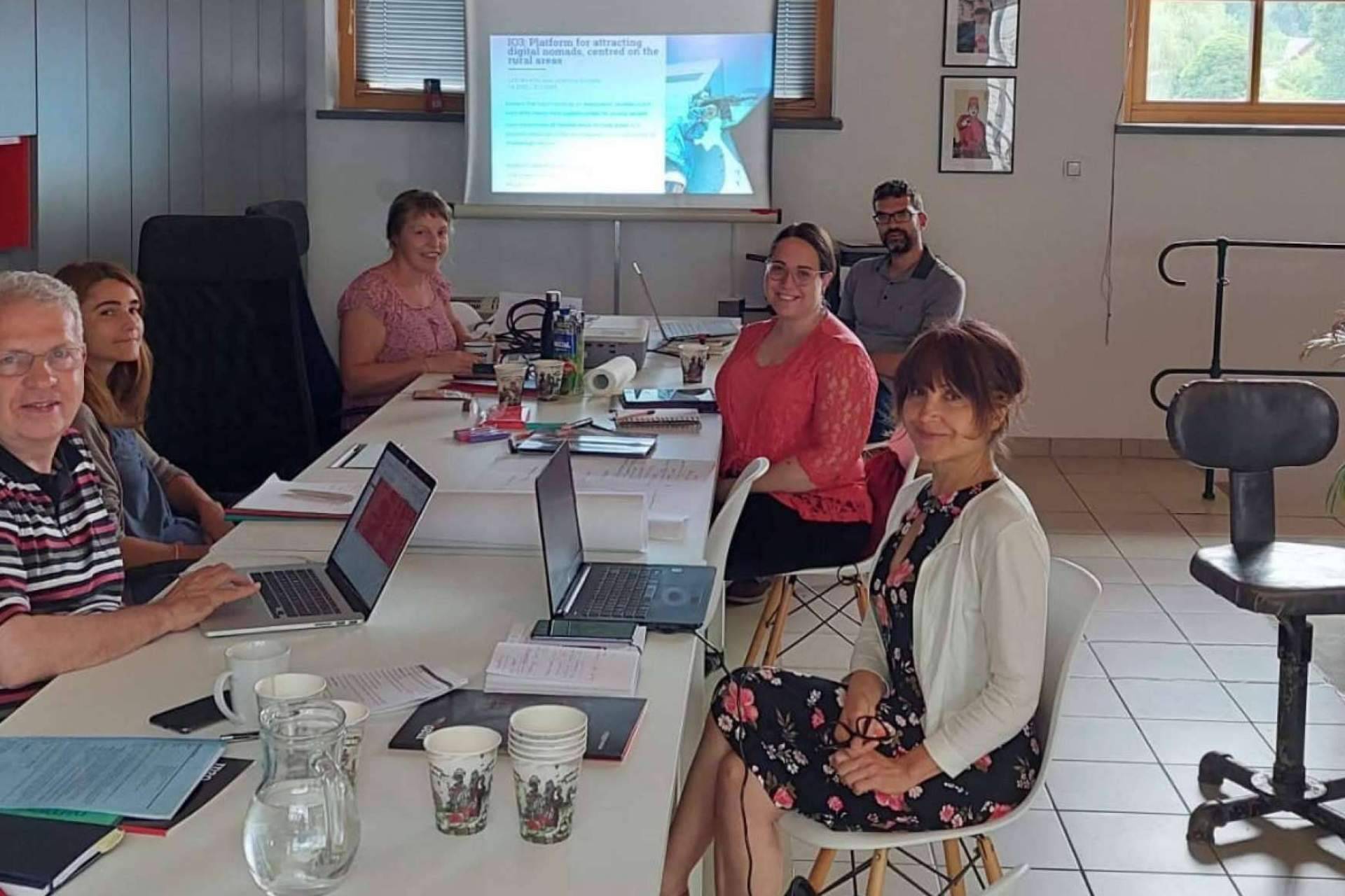 Fomentar el nomadismo digital de jóvenes en áreas rurales a través de NOMADLAND, la iniciativa innovadora de un consorcio europeo