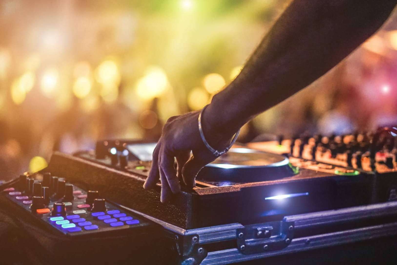 Paco Gómez como DJ en festivales