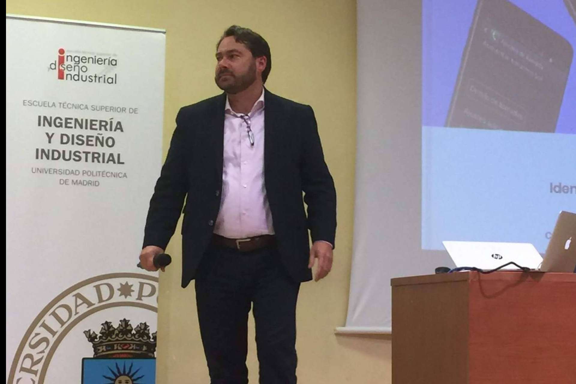 Cómo saber si la pareja controla el móvil, por GlobátiKa Peritos Informáticos