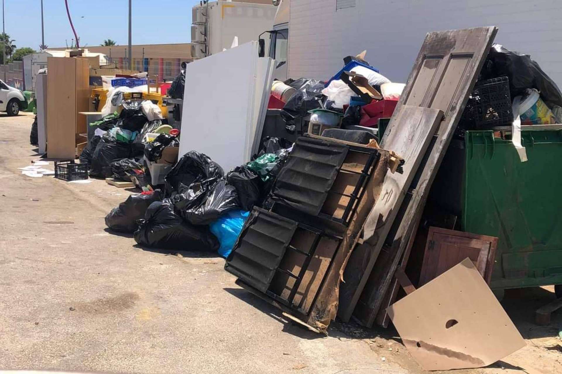 #SoydeMijas propone resolver la problemática de la basura en Las Lagunas de Mijas y resto de barrios