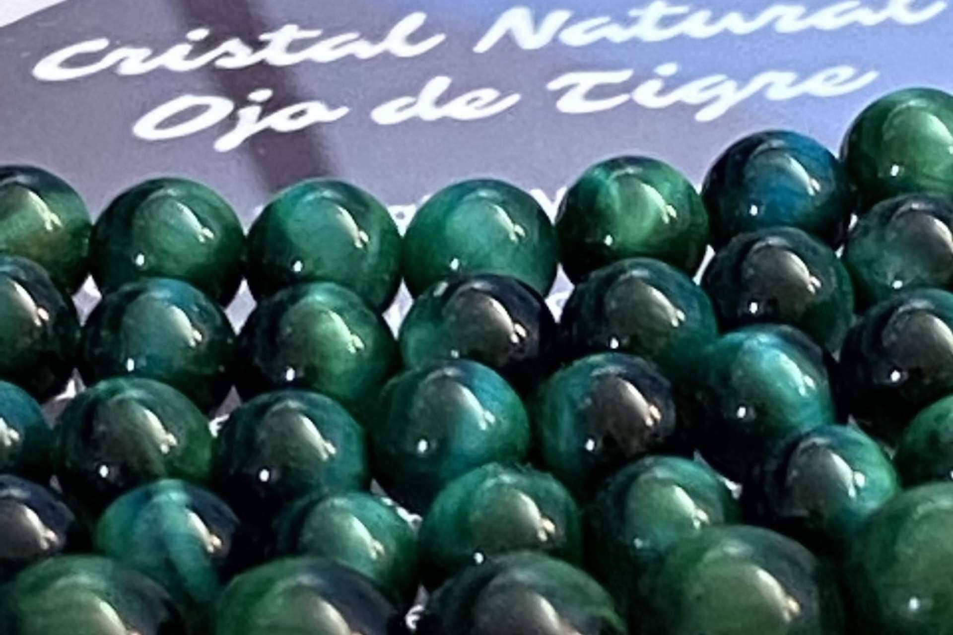 Los enernums elaborados de madera de sándalo y piedras naturales de Enernum